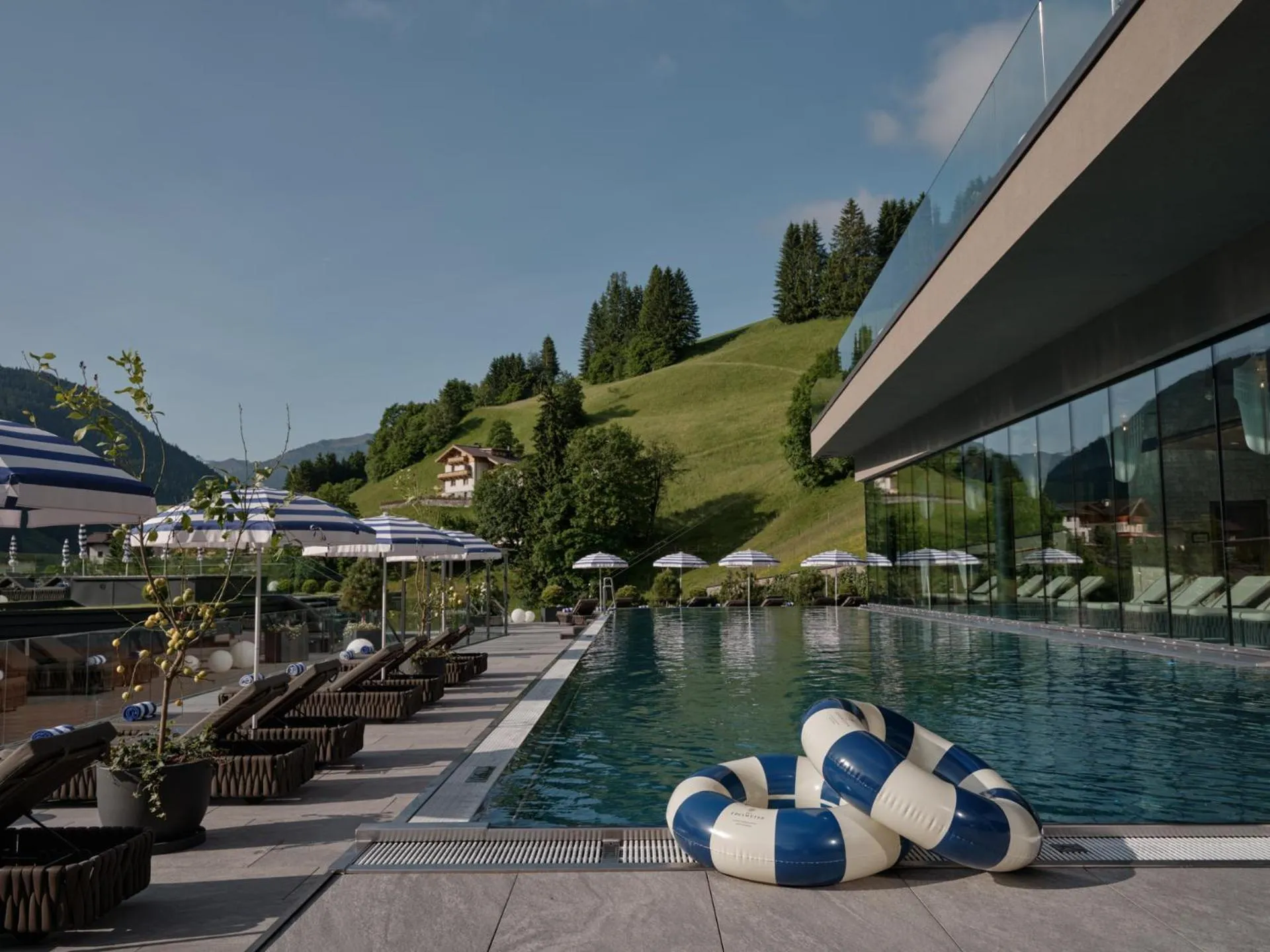Swimming pool in DAS EDELWEISS - Salzburg Mountain Resort