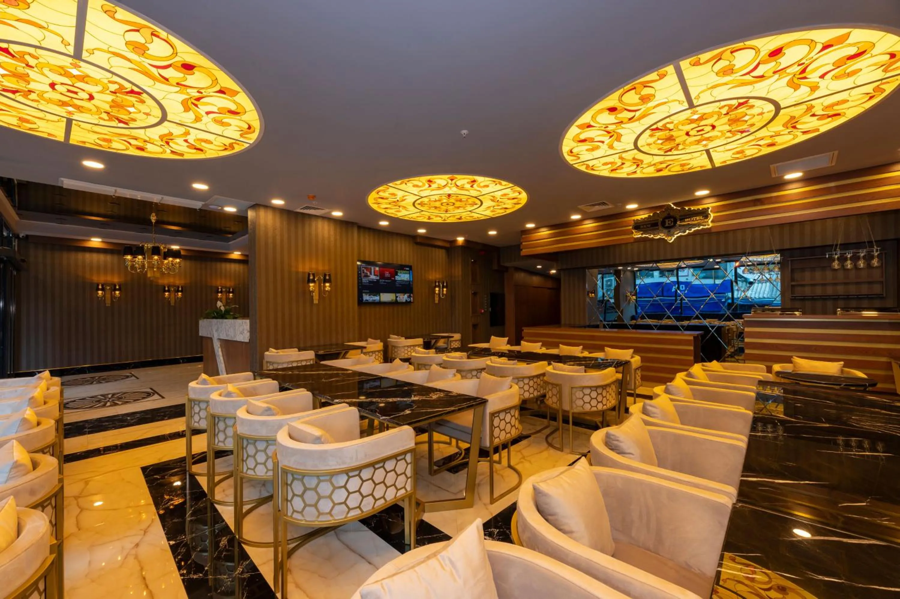 Restaurant/places to eat in New Emin Hotel