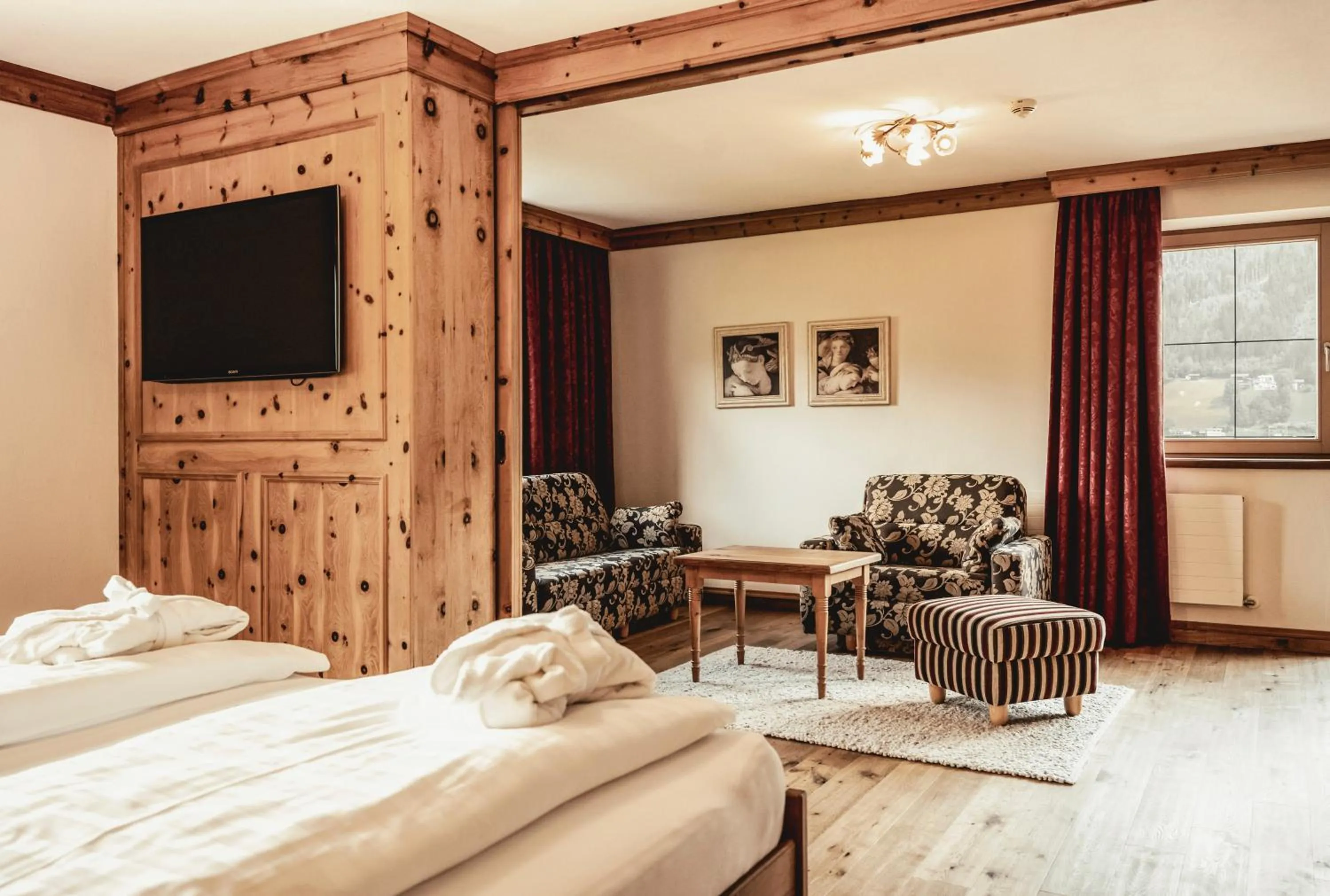 Bed in HELD - Hotel & Spa , 4 Sterne Superior, Zillertal