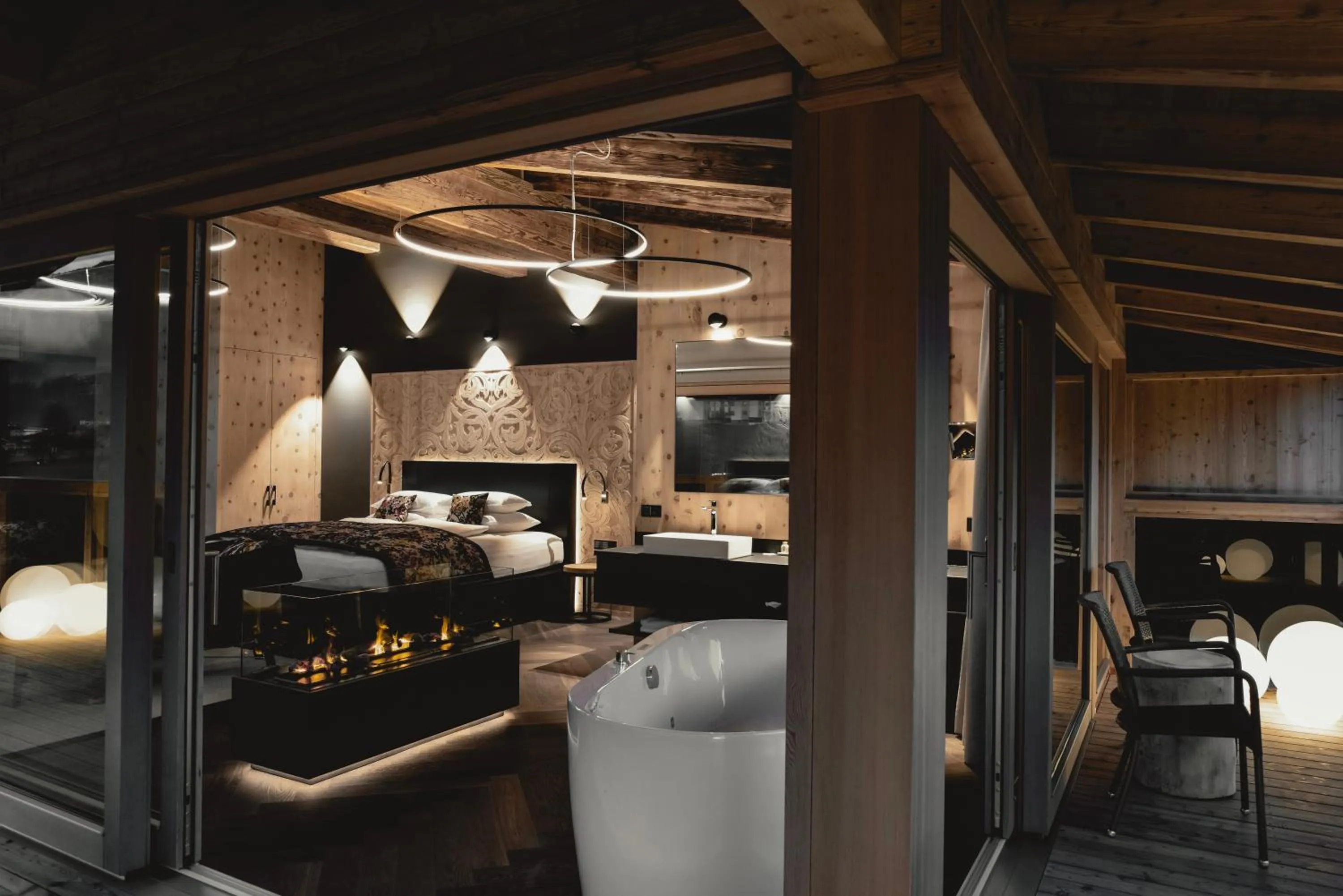 Photo of the whole room, Bed in HELD - Hotel & Spa , 4 Sterne Superior, Zillertal