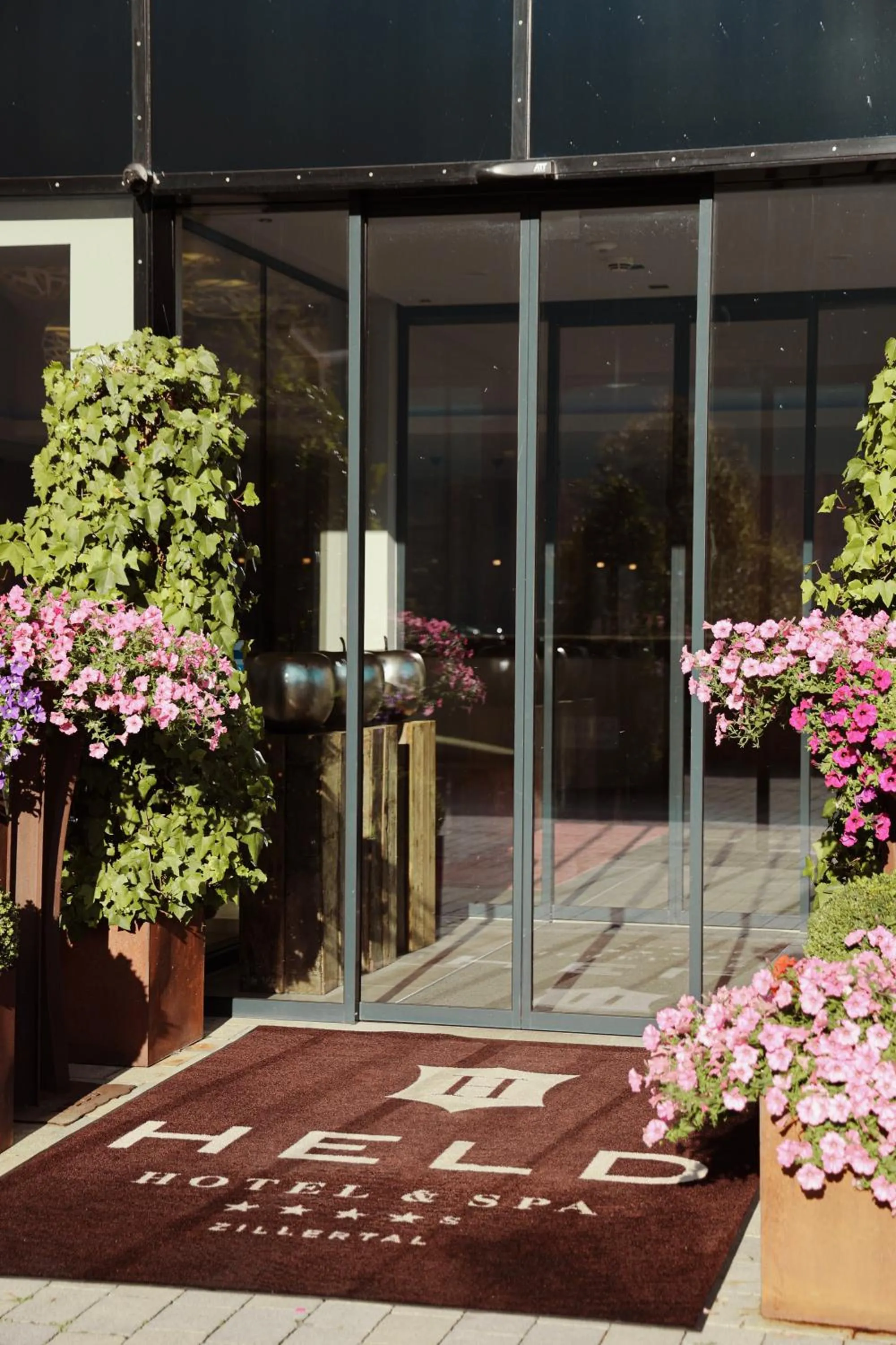 Facade/entrance in HELD - Hotel & Spa , 4 Sterne Superior, Zillertal