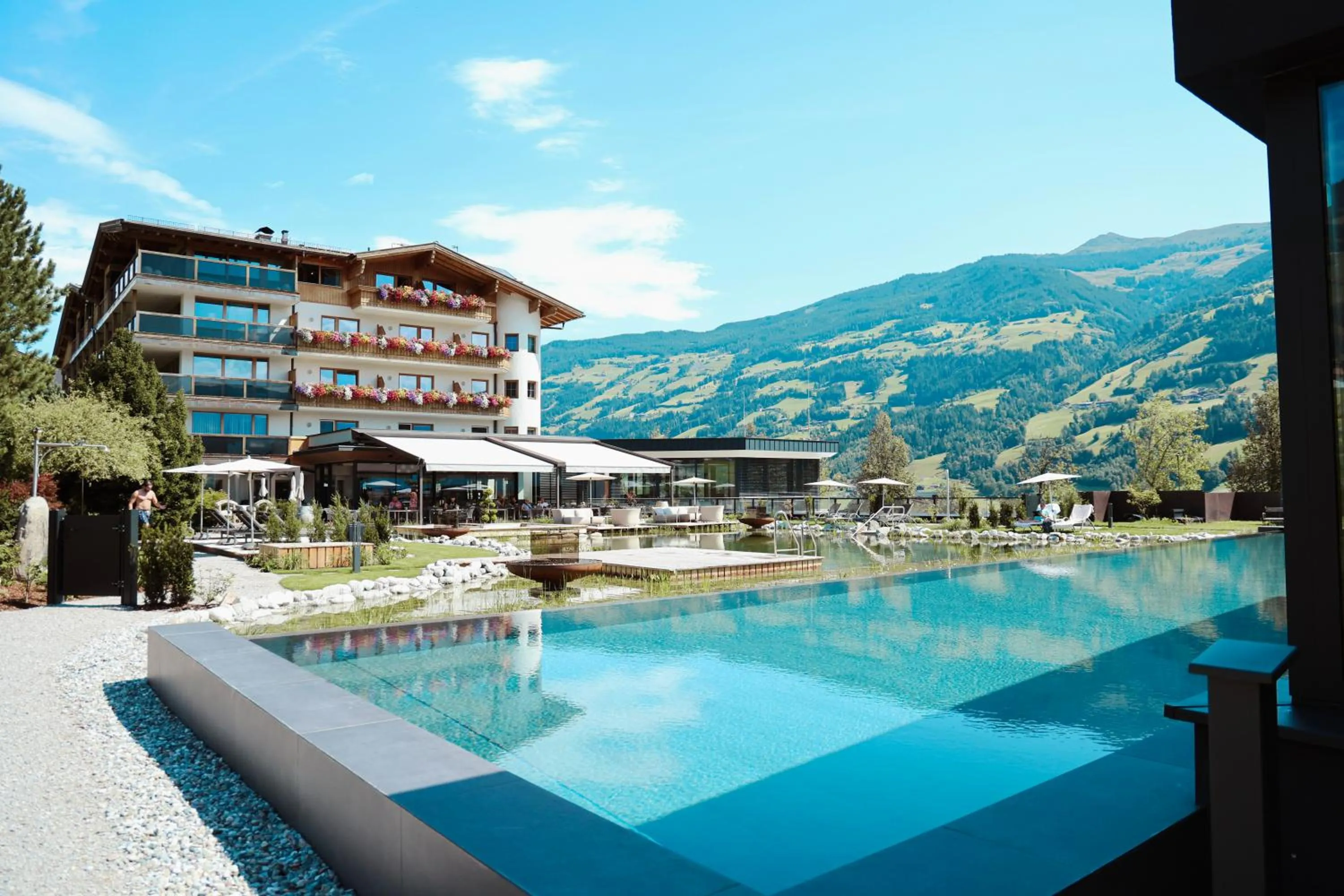 Swimming pool in HELD - Hotel & Spa , 4 Sterne Superior, Zillertal