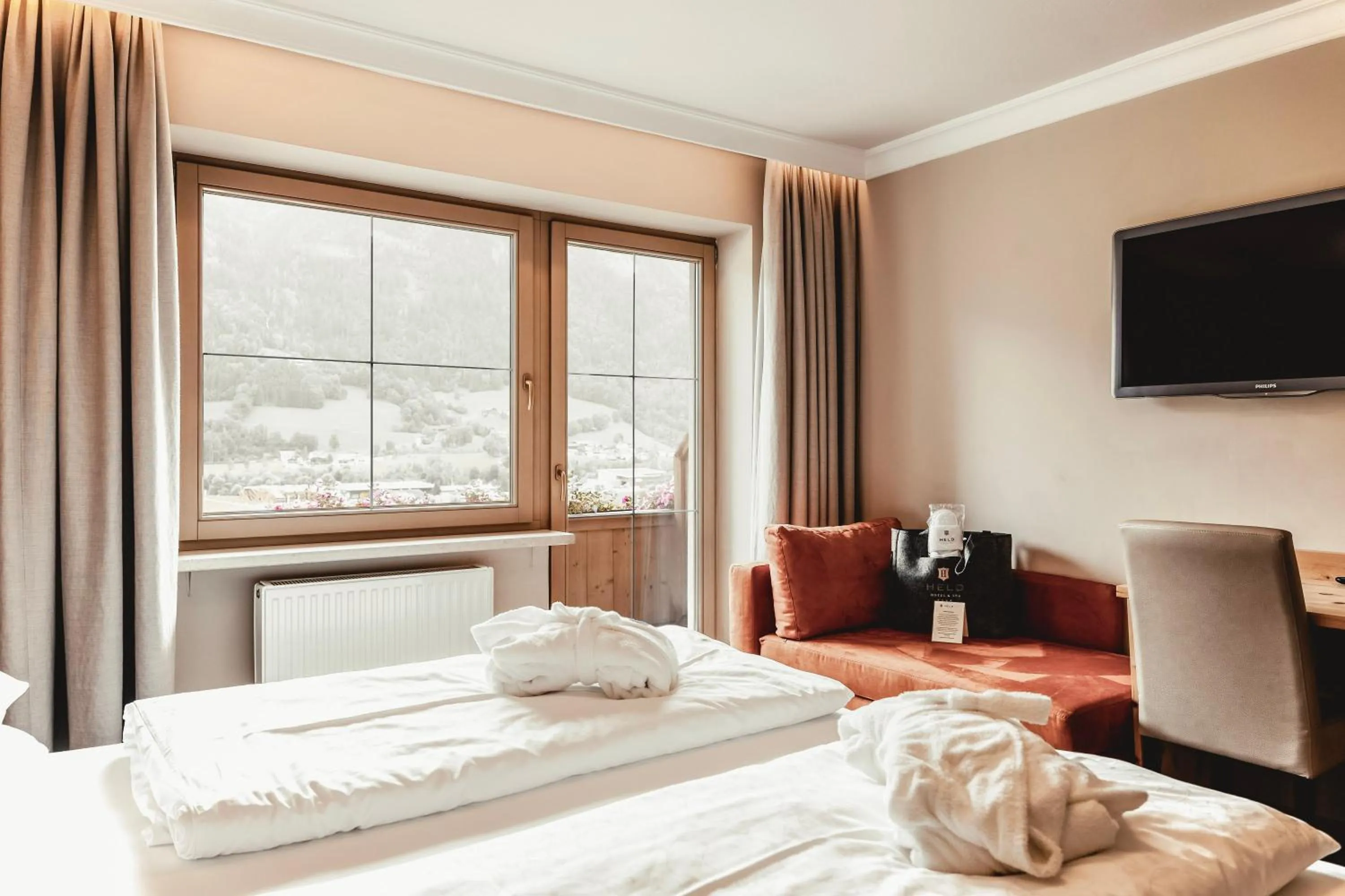 Bed in HELD - Hotel & Spa , 4 Sterne Superior, Zillertal