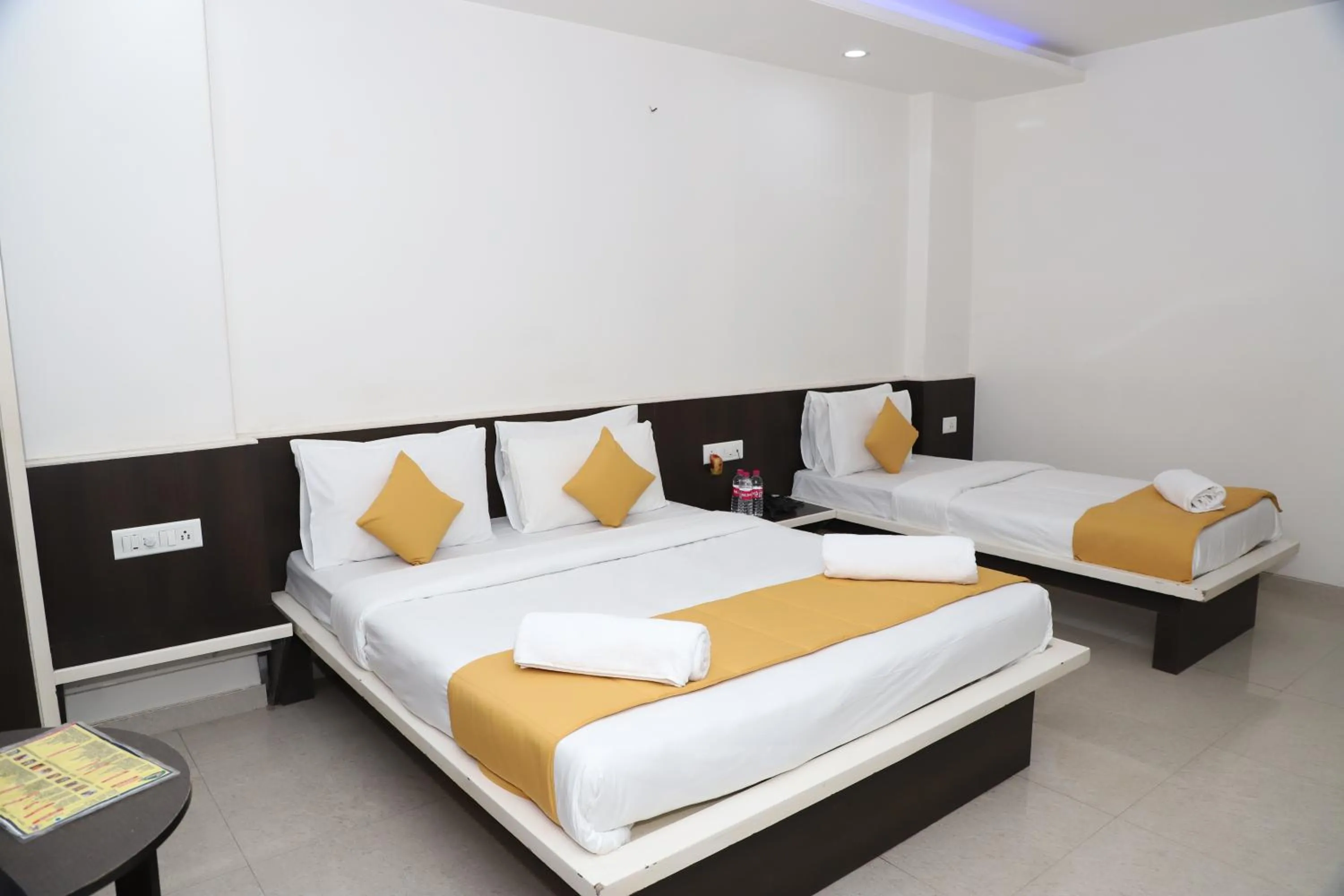 Bedroom, Bed in Hotel Sai Bansi