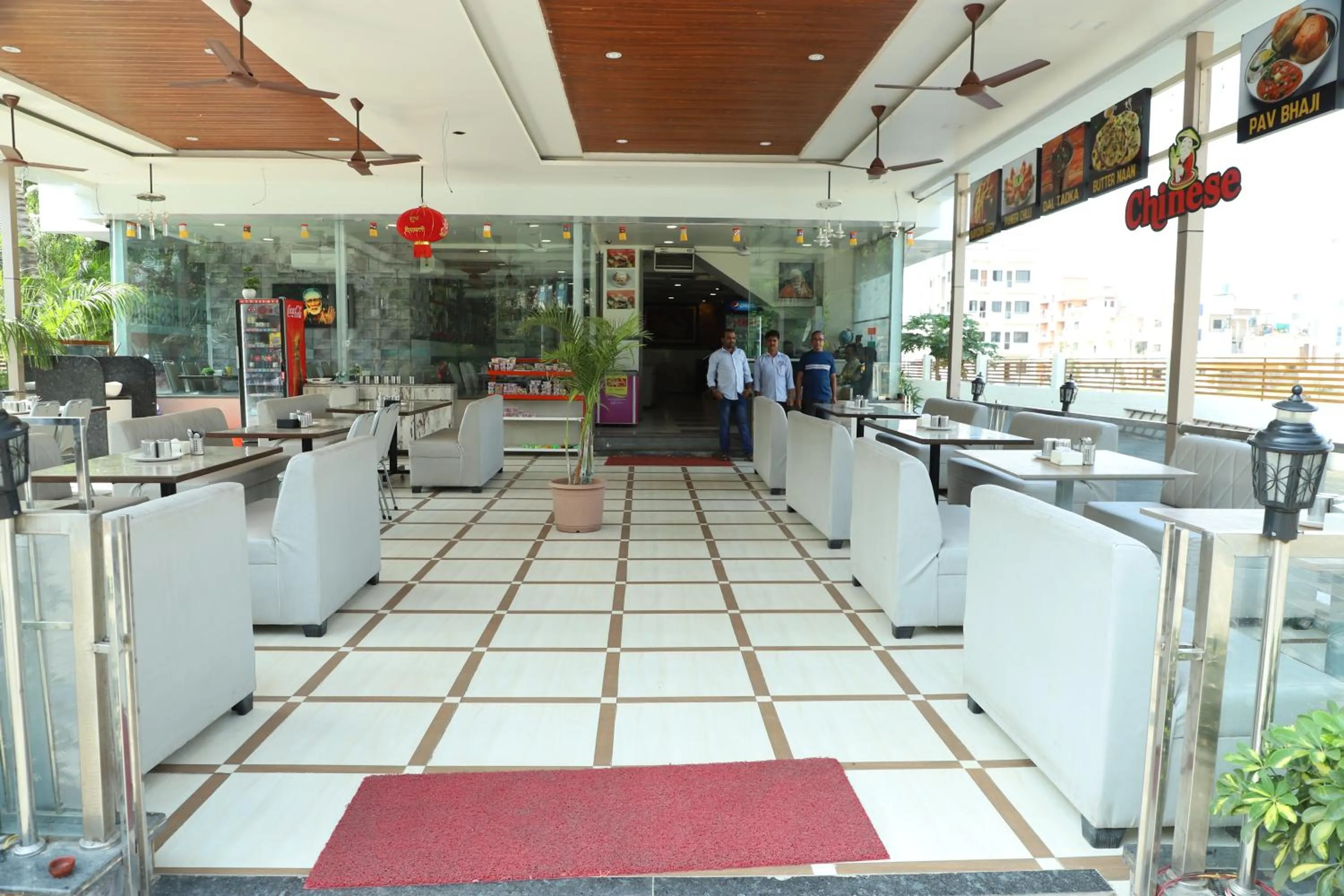Restaurant/places to eat in Hotel Sai Bansi