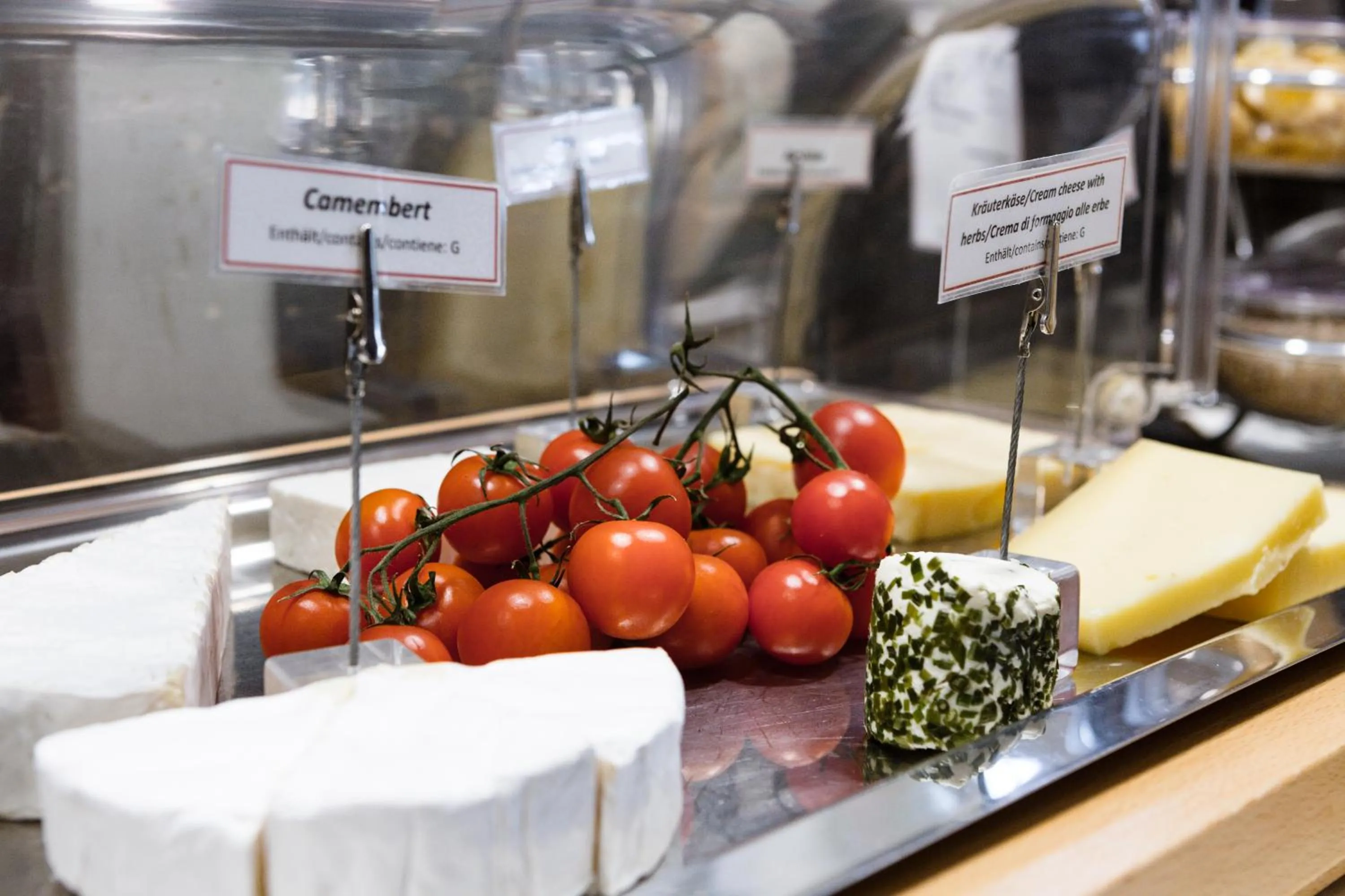 Buffet breakfast in Hotel Kapeller Innsbruck