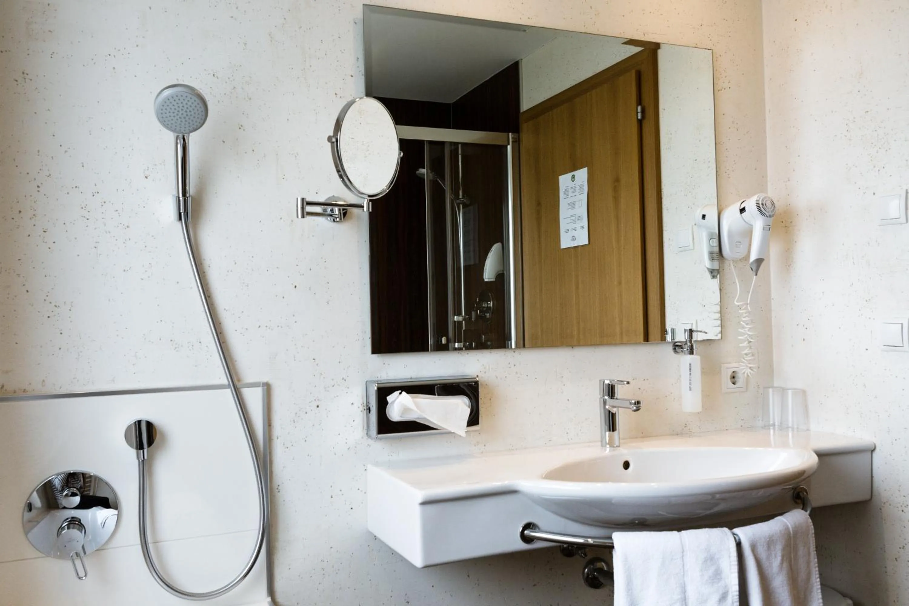 Bathroom in Hotel Kapeller Innsbruck