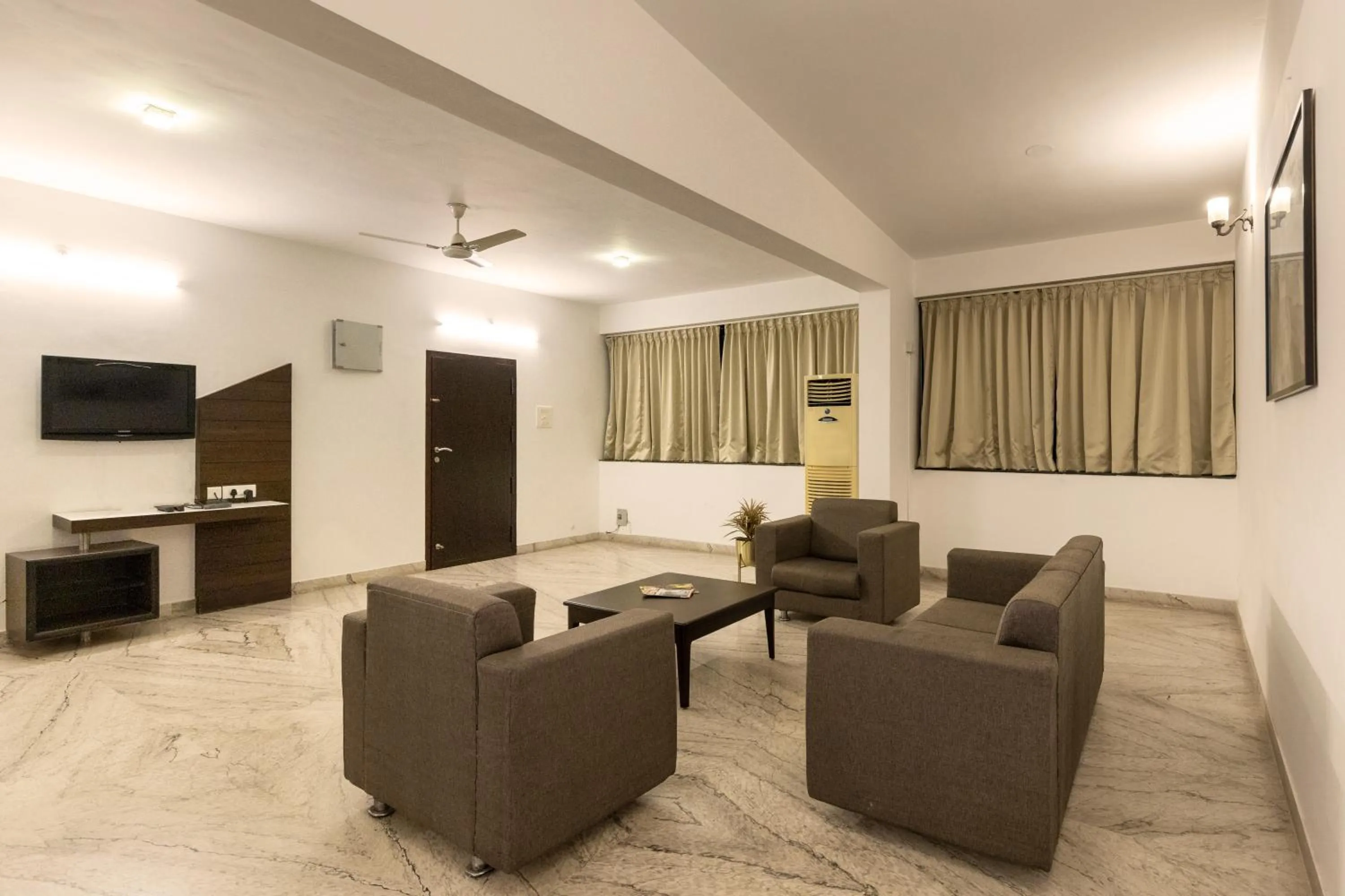 Living room in Hotel Paramount Suites & Service Apartments