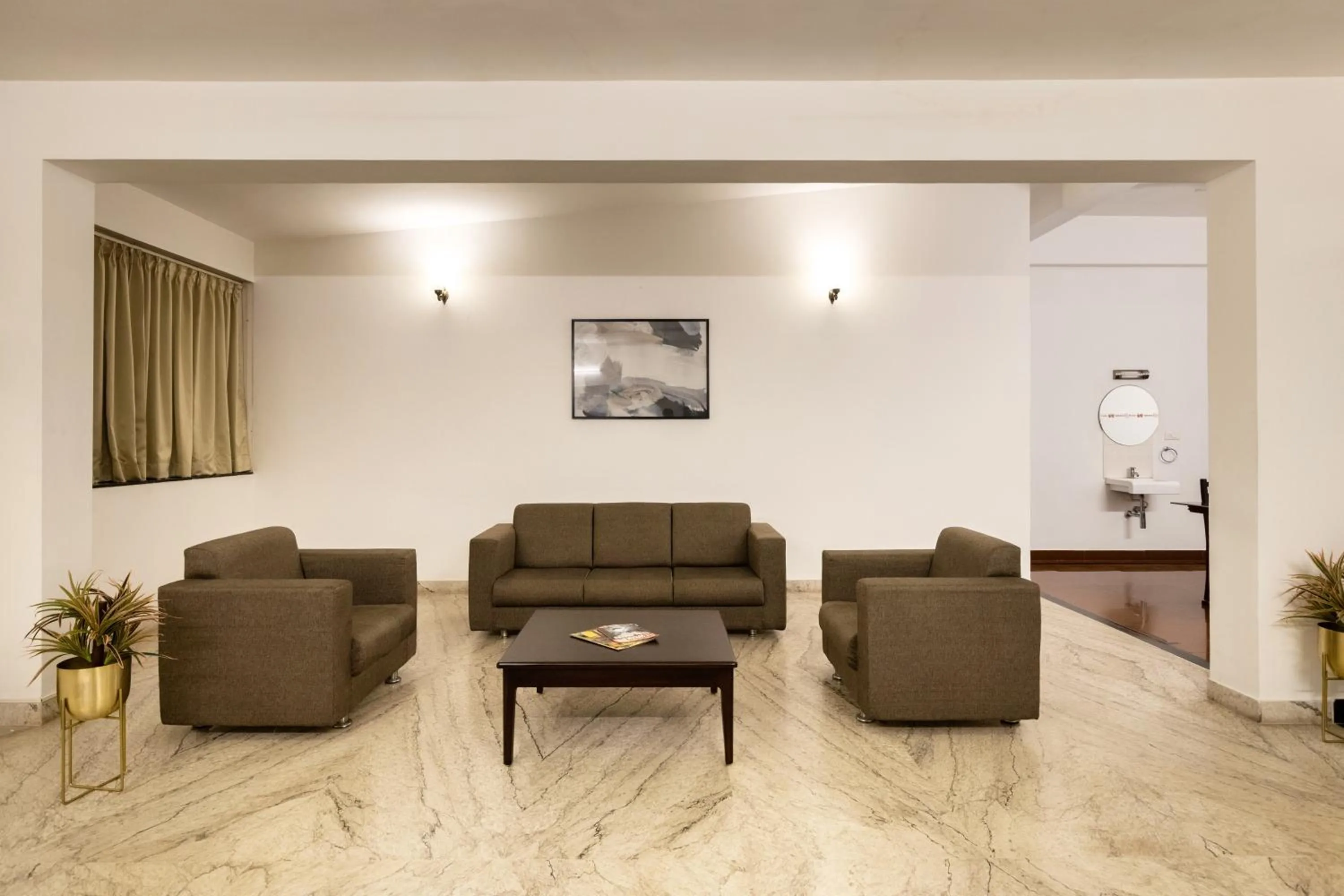 Seating area in Hotel Paramount Suites & Service Apartments