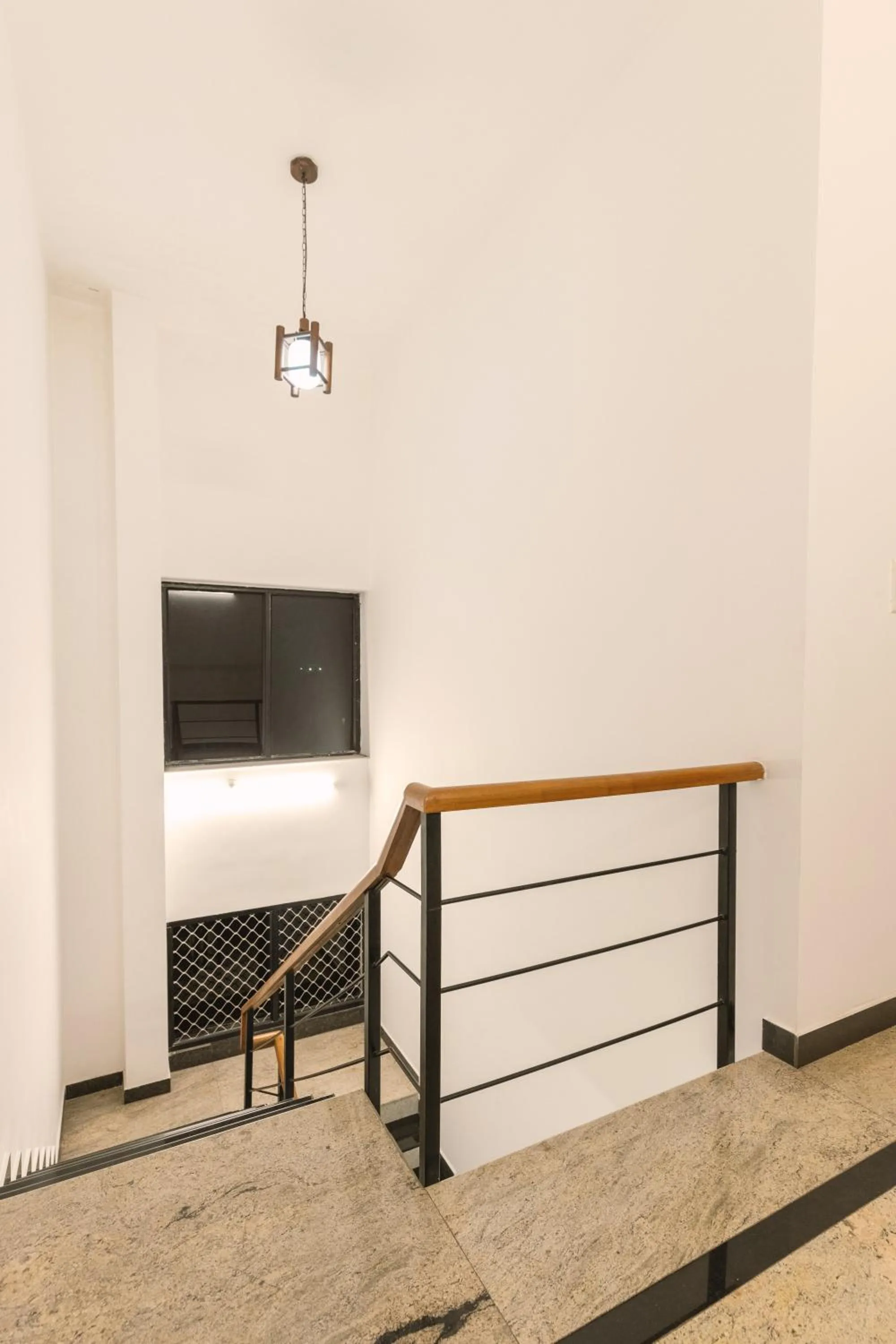 Hotel Paramount Suites & Service Apartments