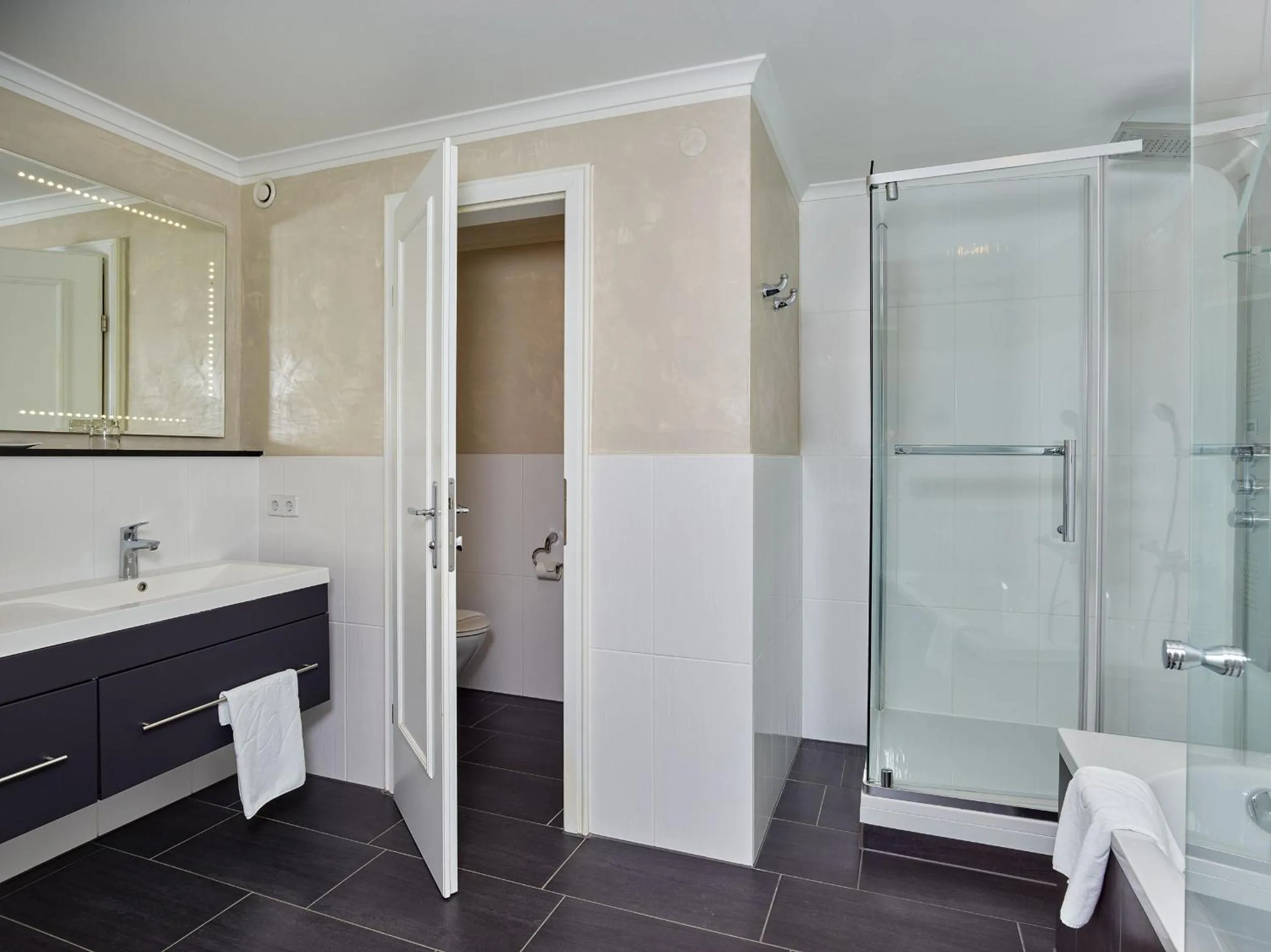 Bathroom in A-VITA Viktoria & A-VITA living luxury apartments