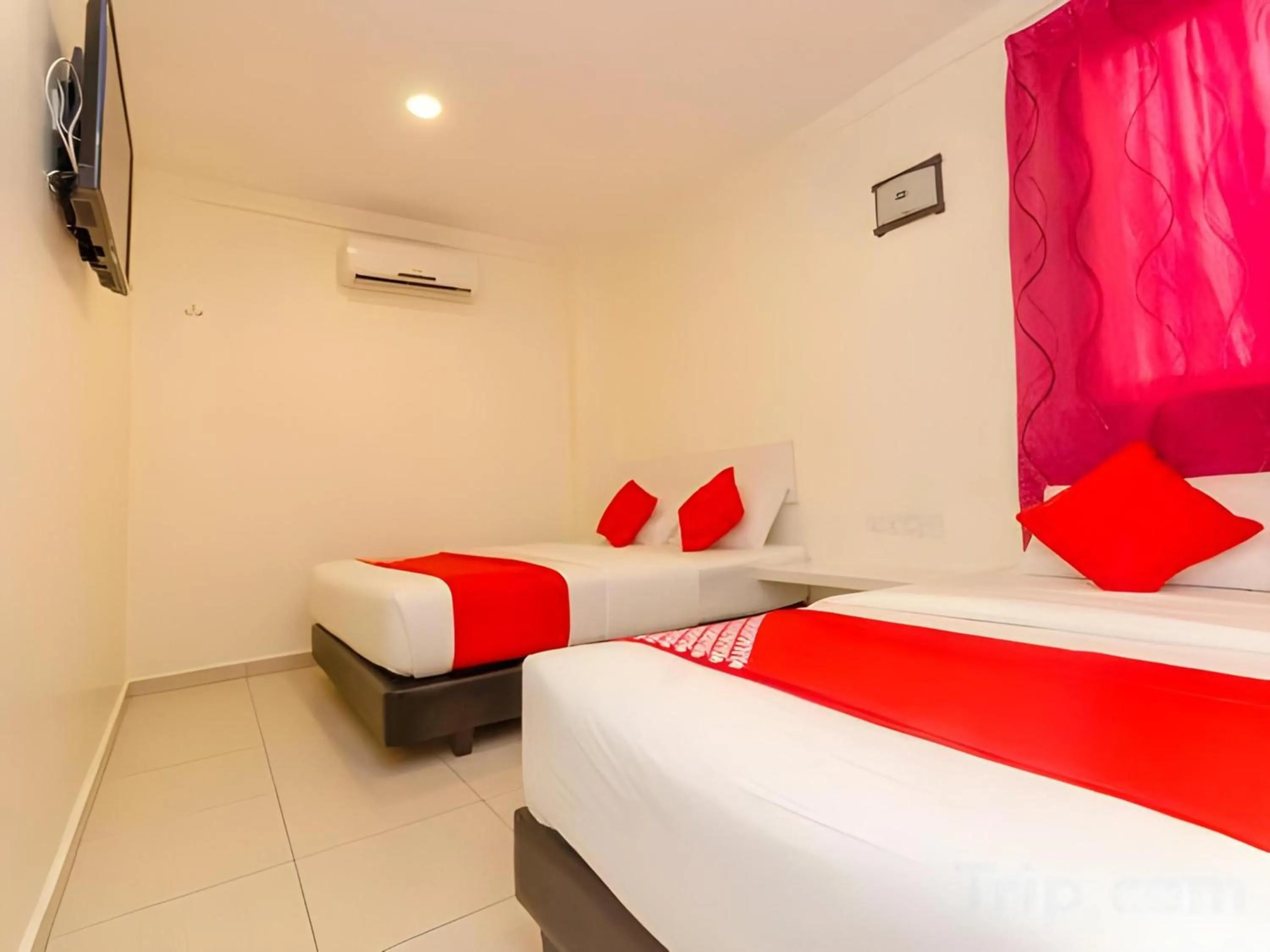 Photo of the whole room, Bed in Skudai Hotel