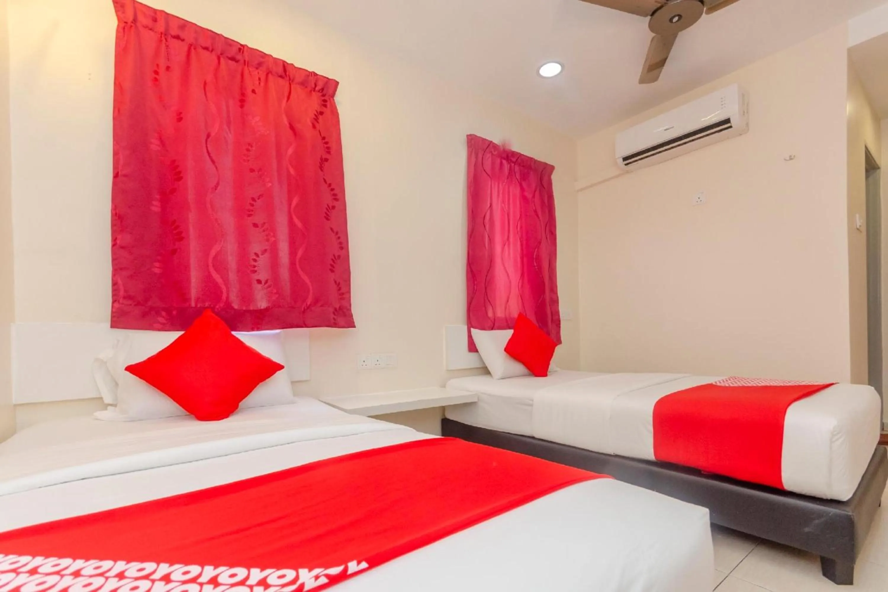 Photo of the whole room, Bed in Skudai Hotel