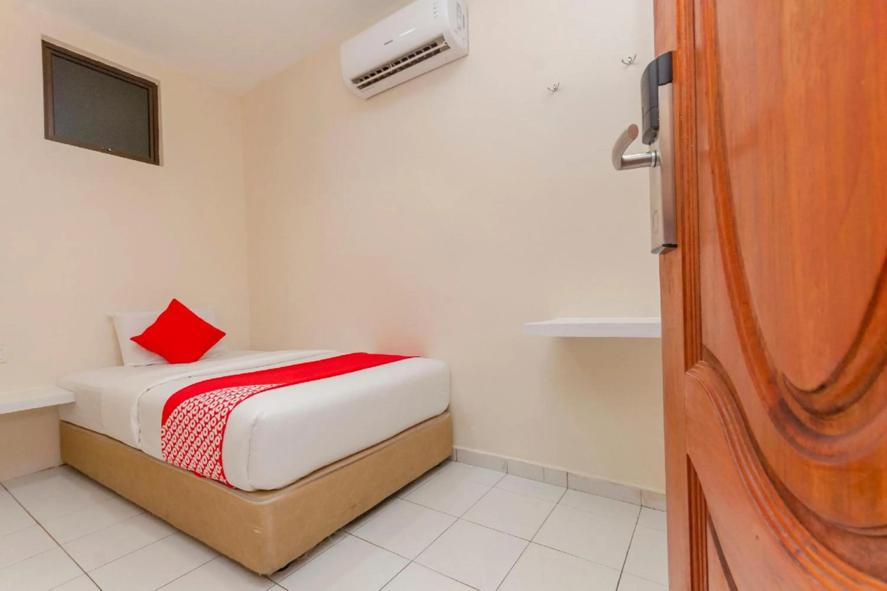 Bedroom, Bed in Skudai Hotel