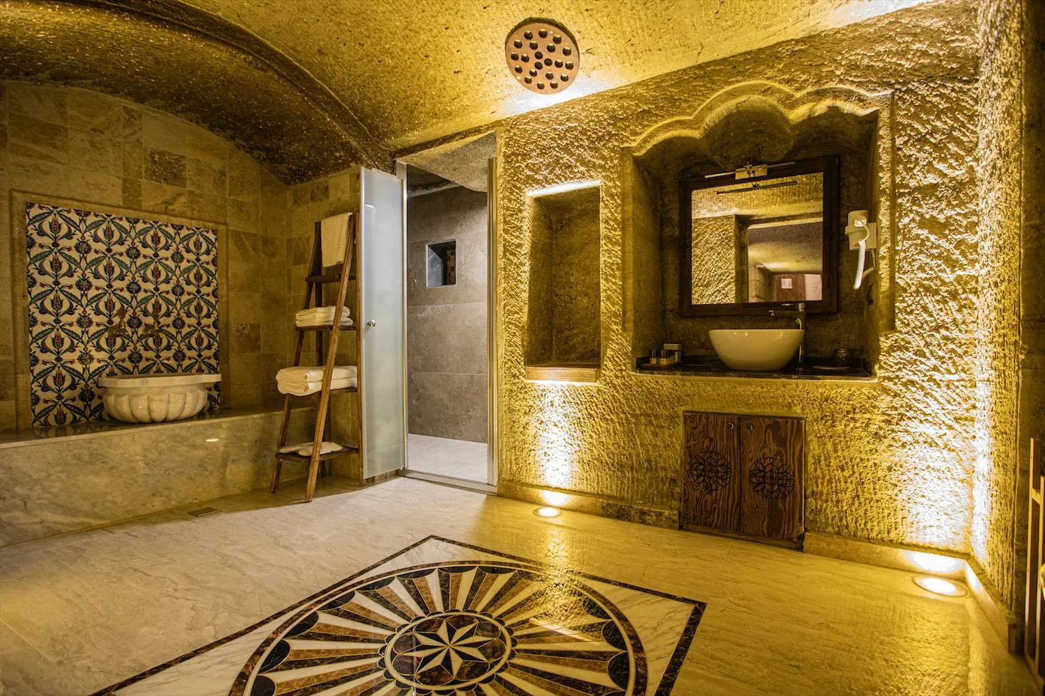 Bathroom, Bed in Ada Cave Suites