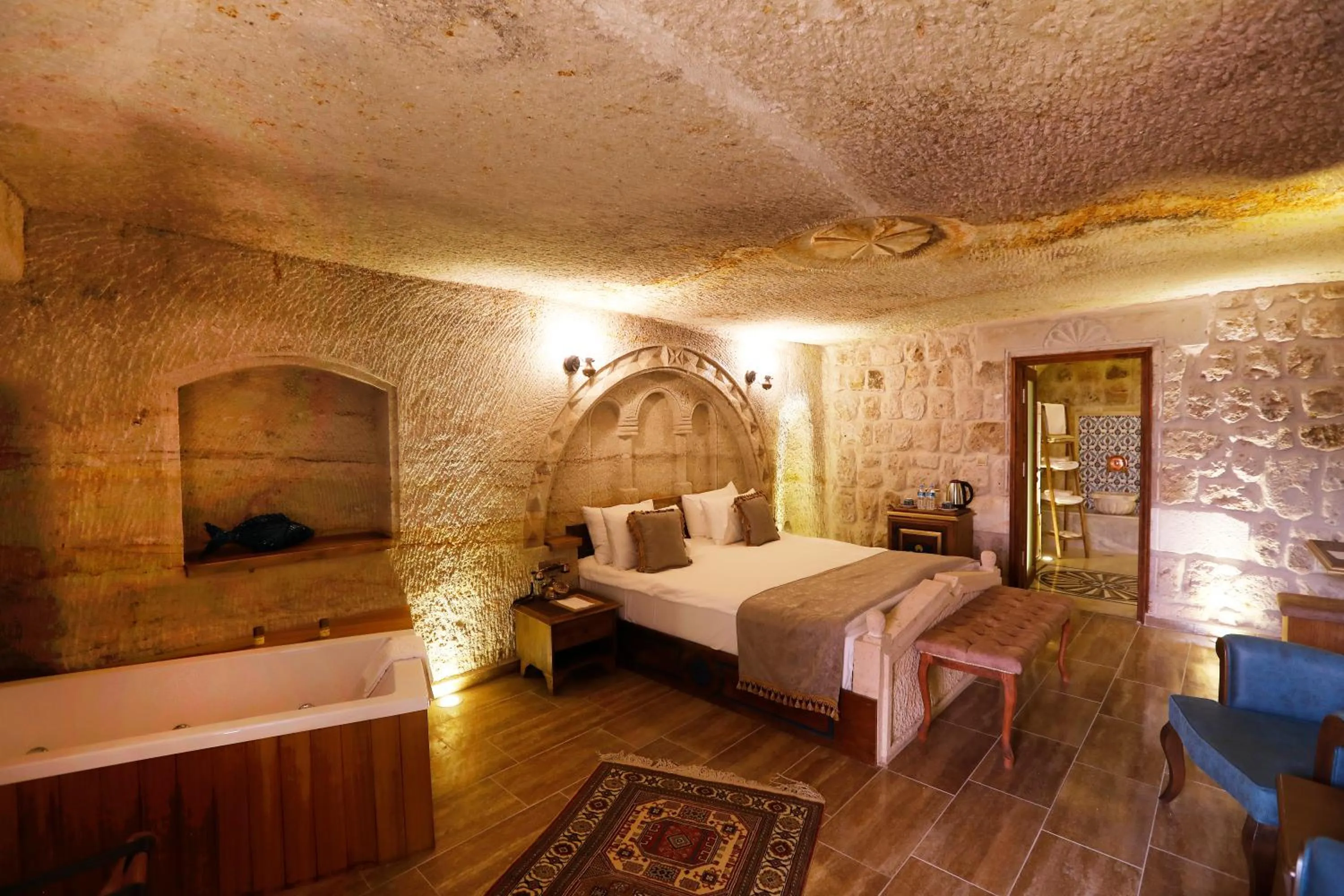 Photo of the whole room, Bed in Ada Cave Suites