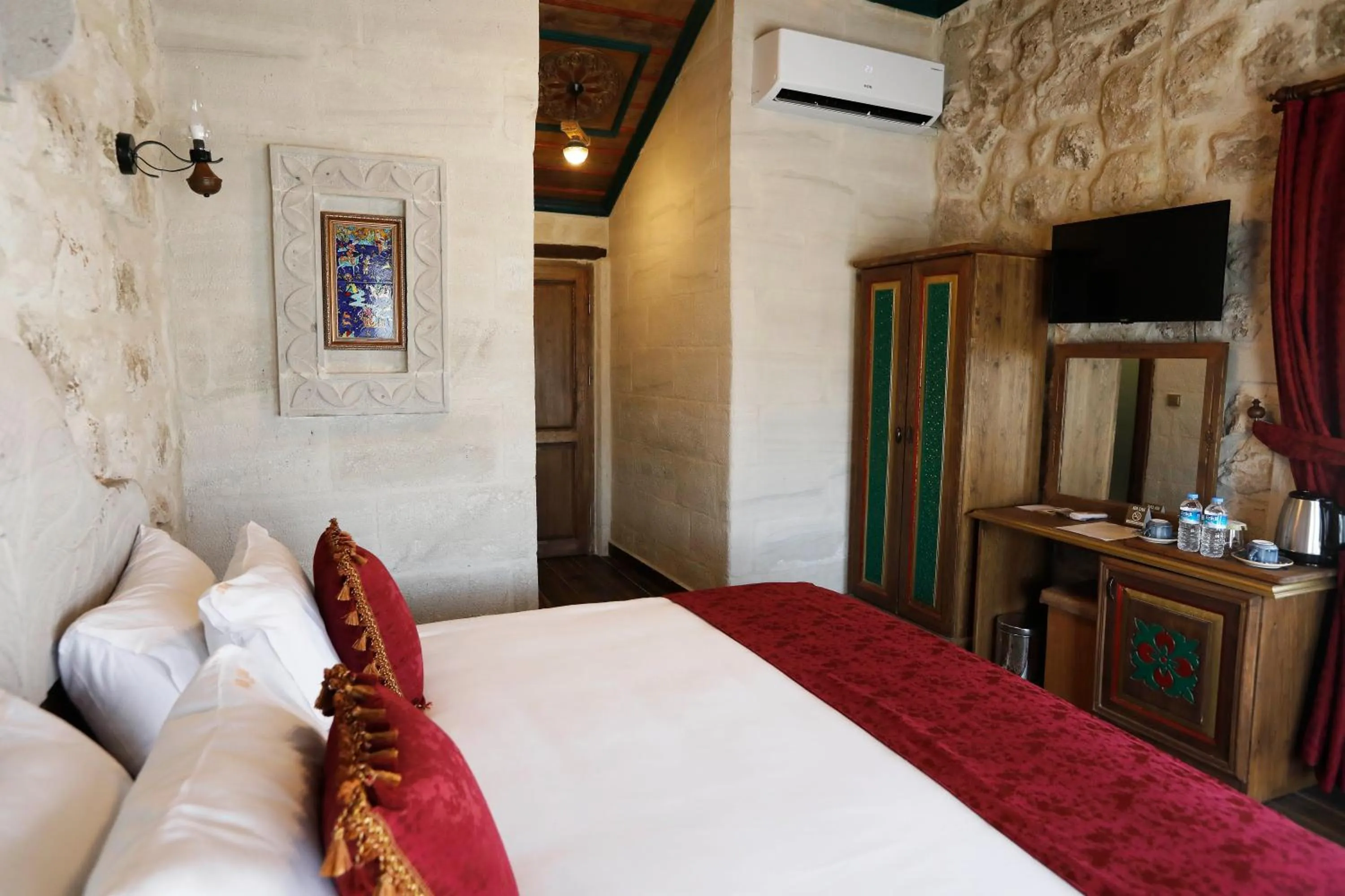 Bedroom, Bed in Ada Cave Suites
