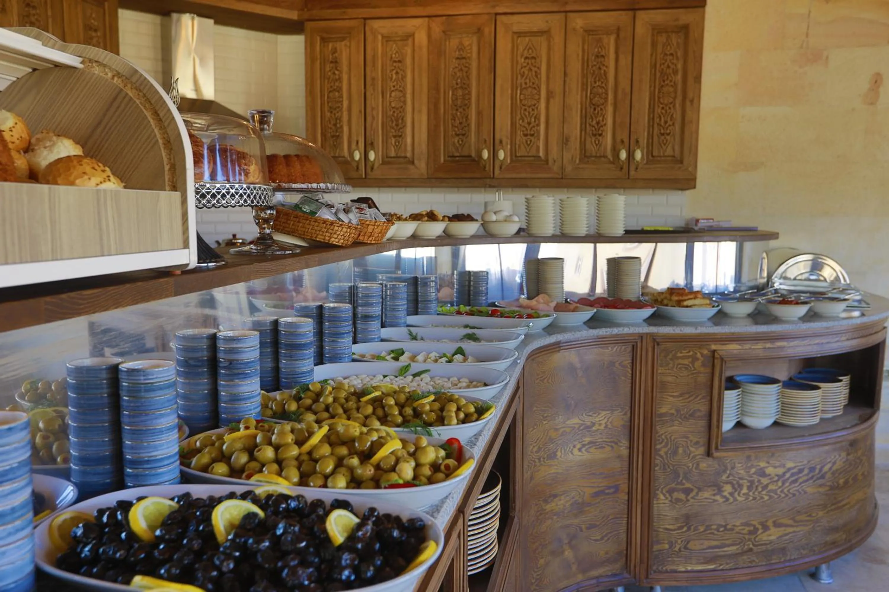 Food and drinks in Ada Cave Suites