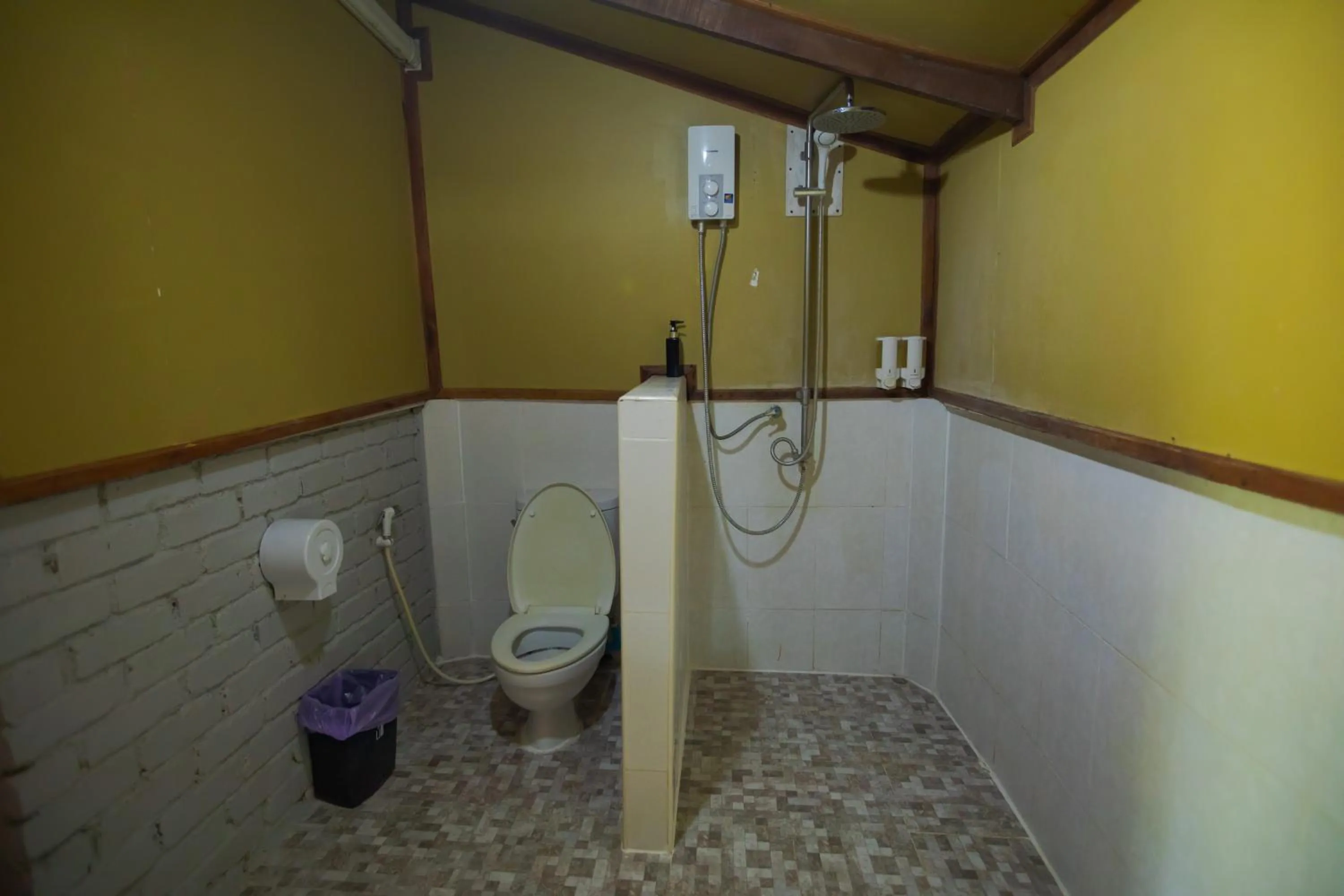 Shower in Chareena Beachside