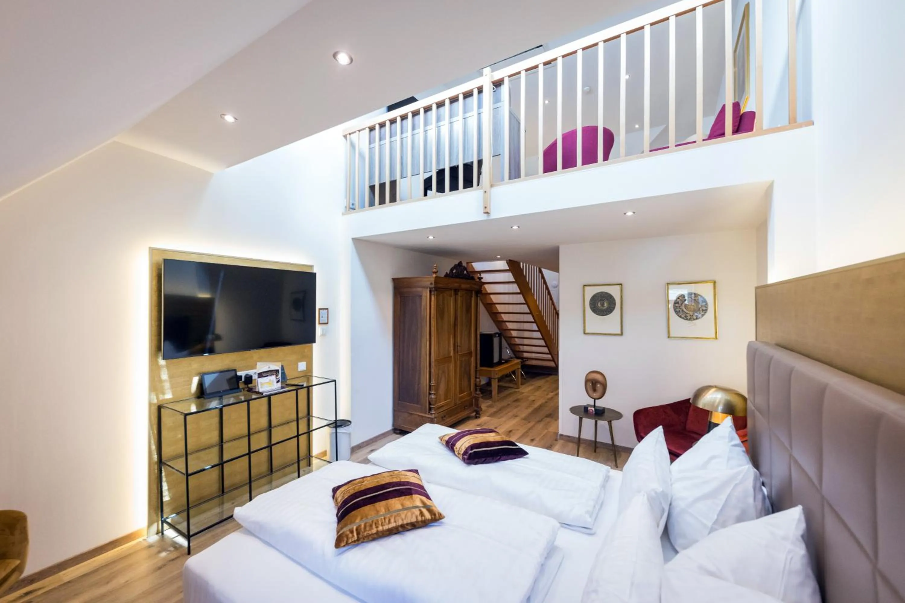 Photo of the whole room, Bed in Schlosshotel Mondsee