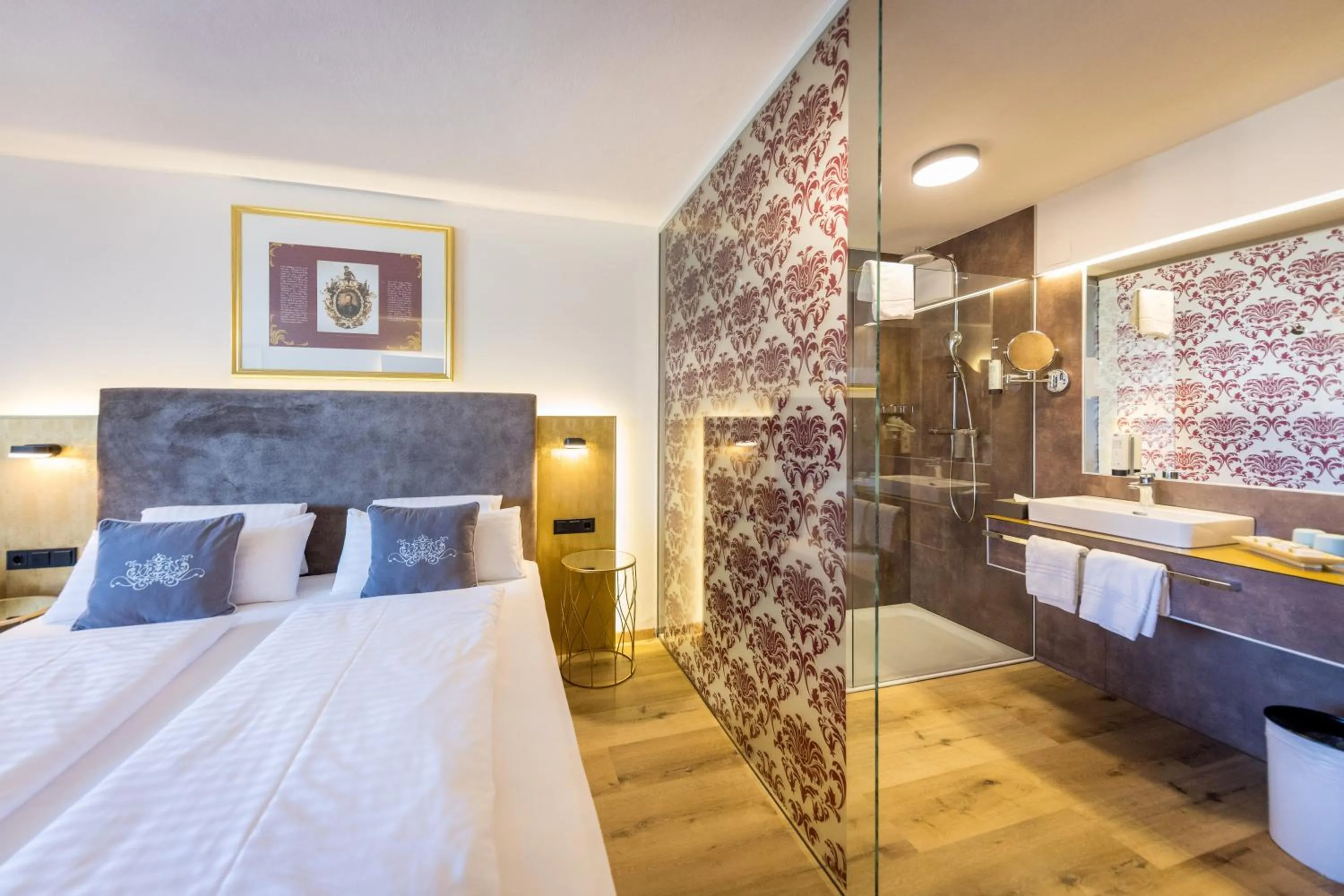 Photo of the whole room, Bed in Schlosshotel Mondsee