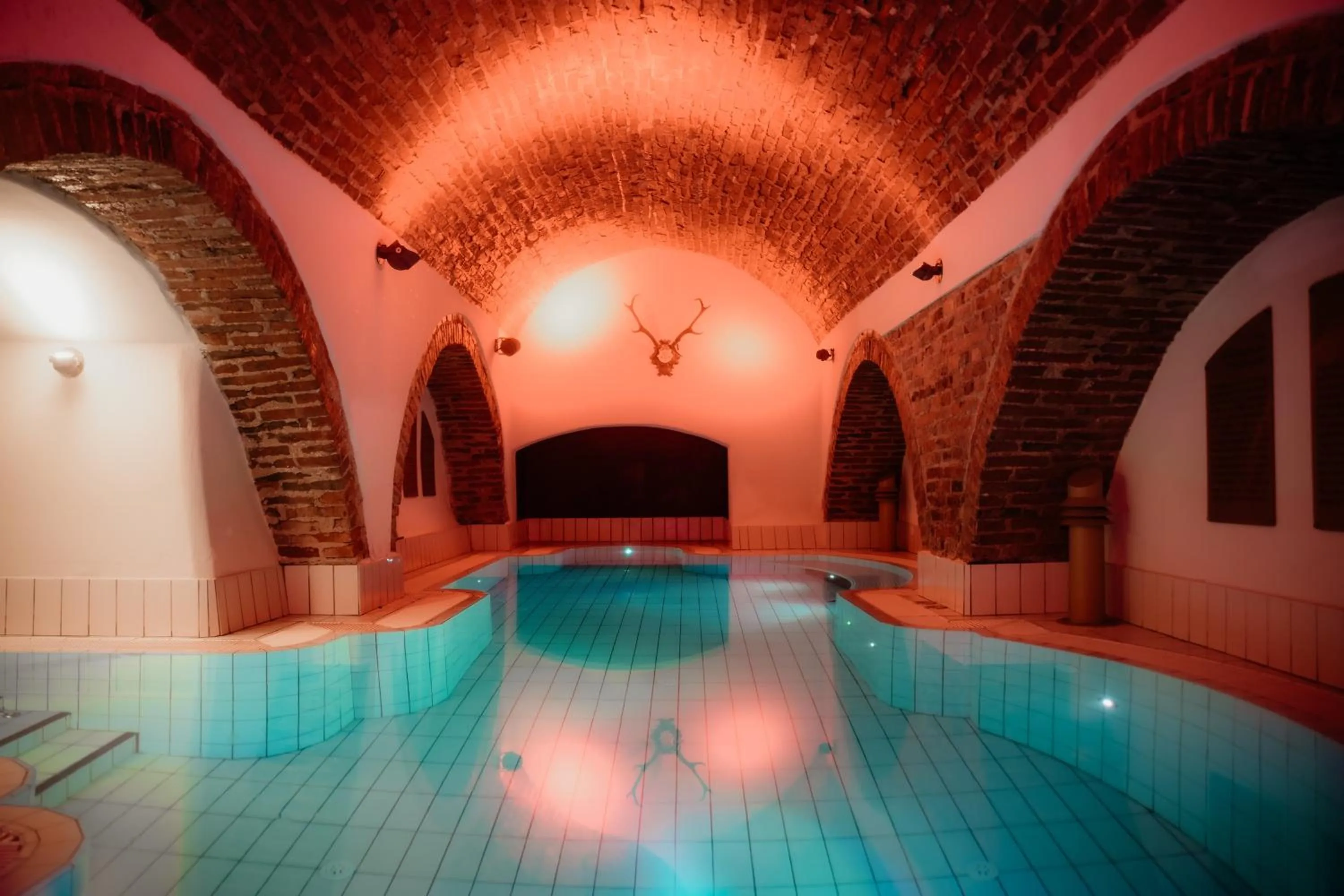 Swimming pool in Schlosshotel Mondsee
