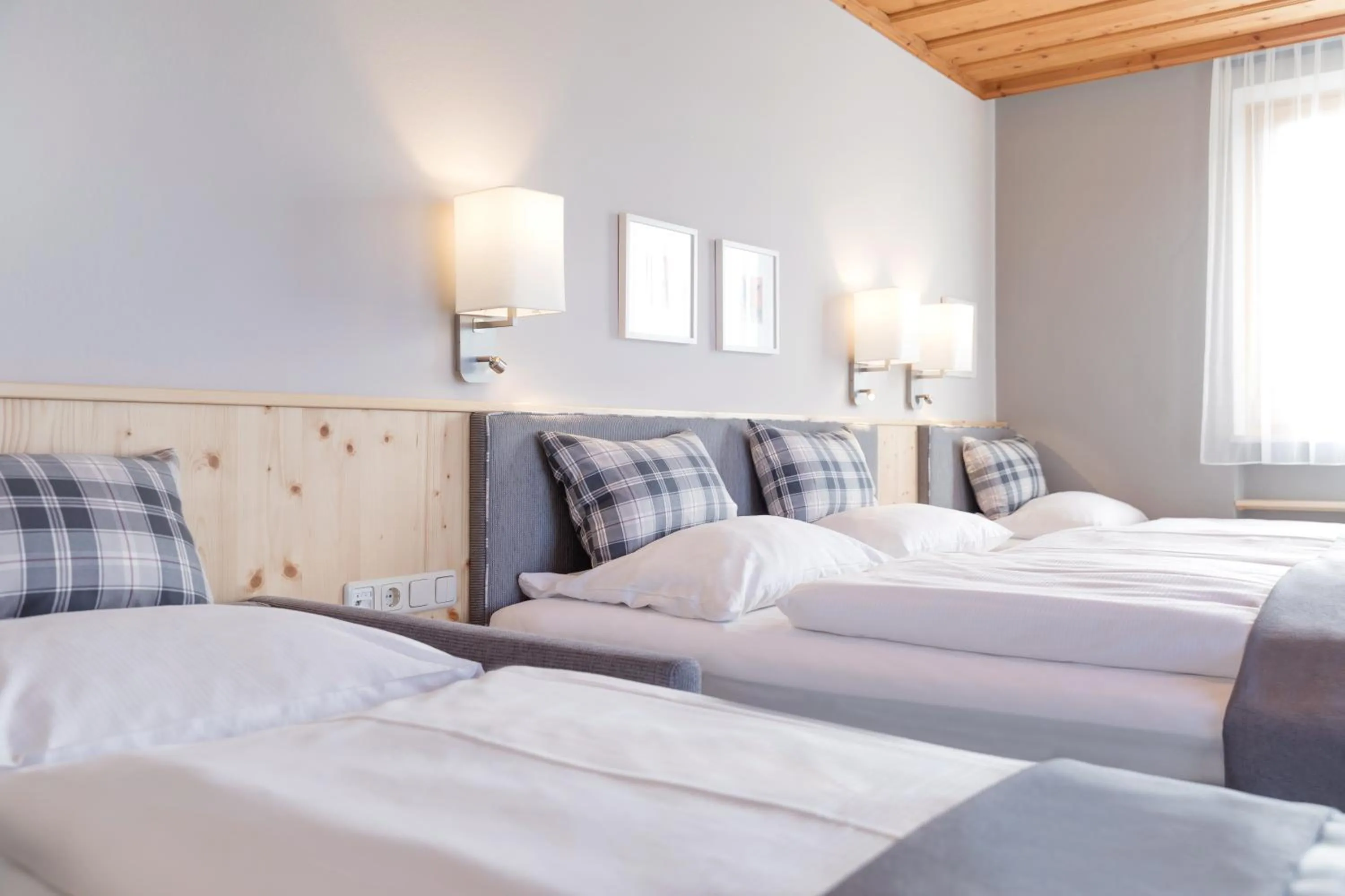 Photo of the whole room, Bed in Hotel Gasthof Zum Kirchenwirt