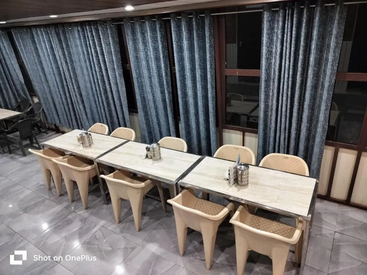 Restaurant/places to eat in Silver Dew Resorts and Restaurant