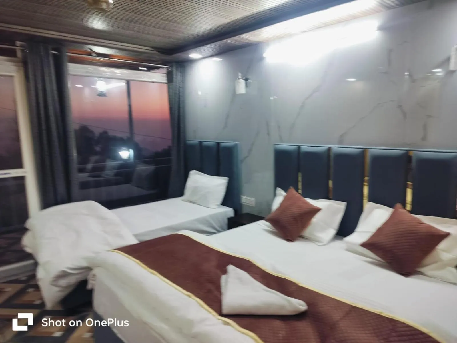 Bed in Silver Dew Resorts and Restaurant