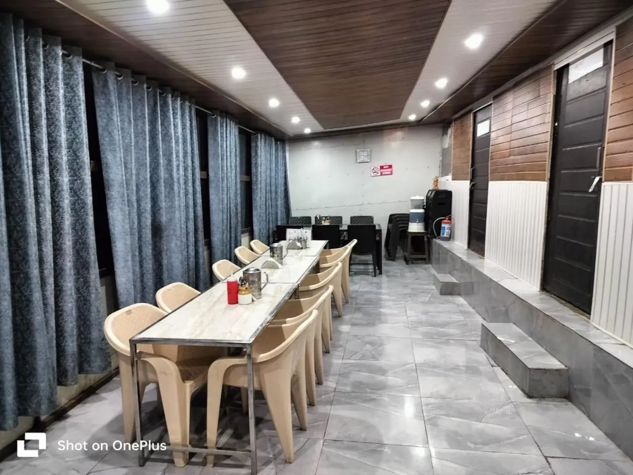 Restaurant/places to eat in Silver Dew Resorts and Restaurant