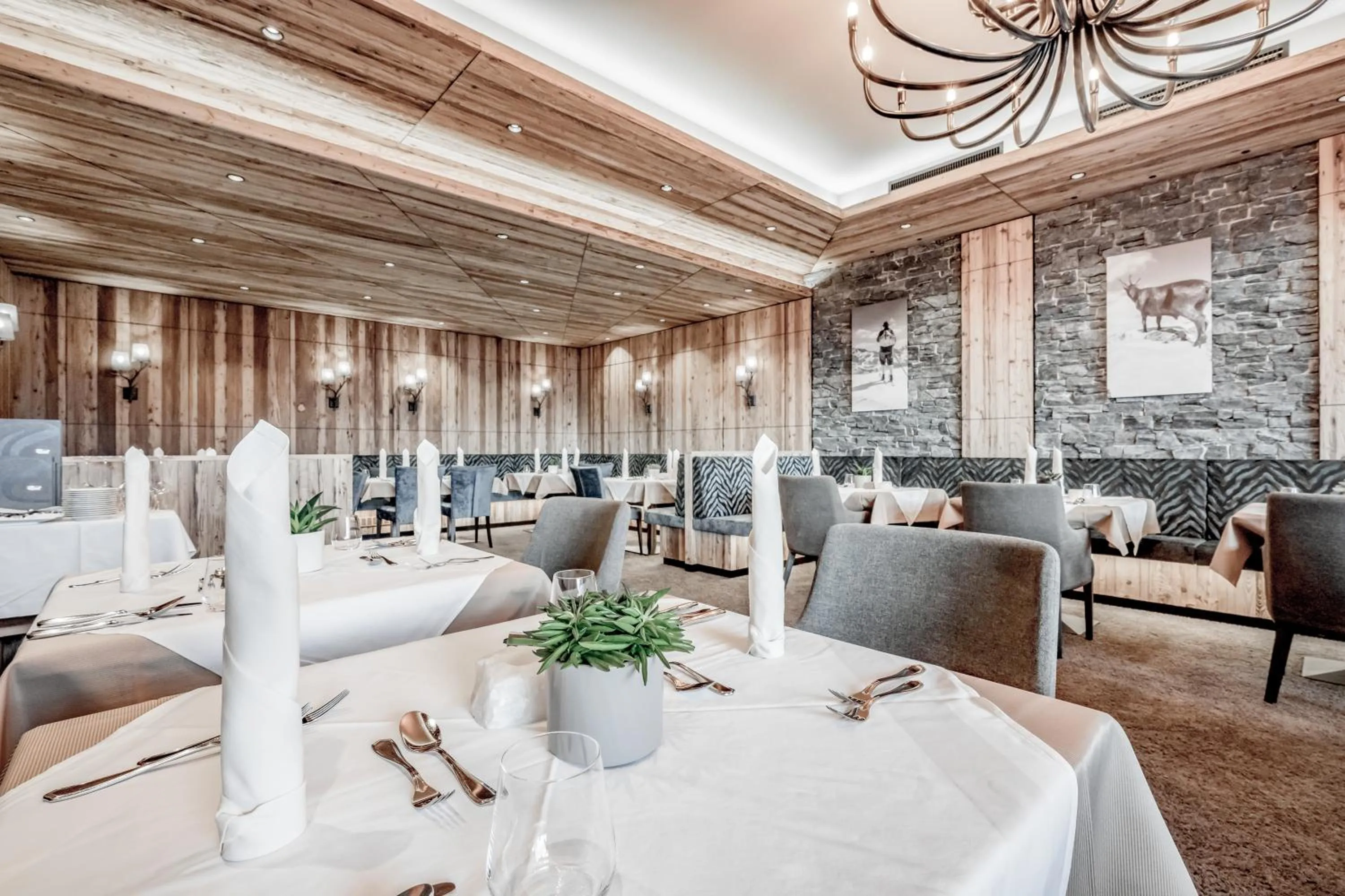 Restaurant/places to eat in SKI - GOLF - WELLNESS Hotel Riml