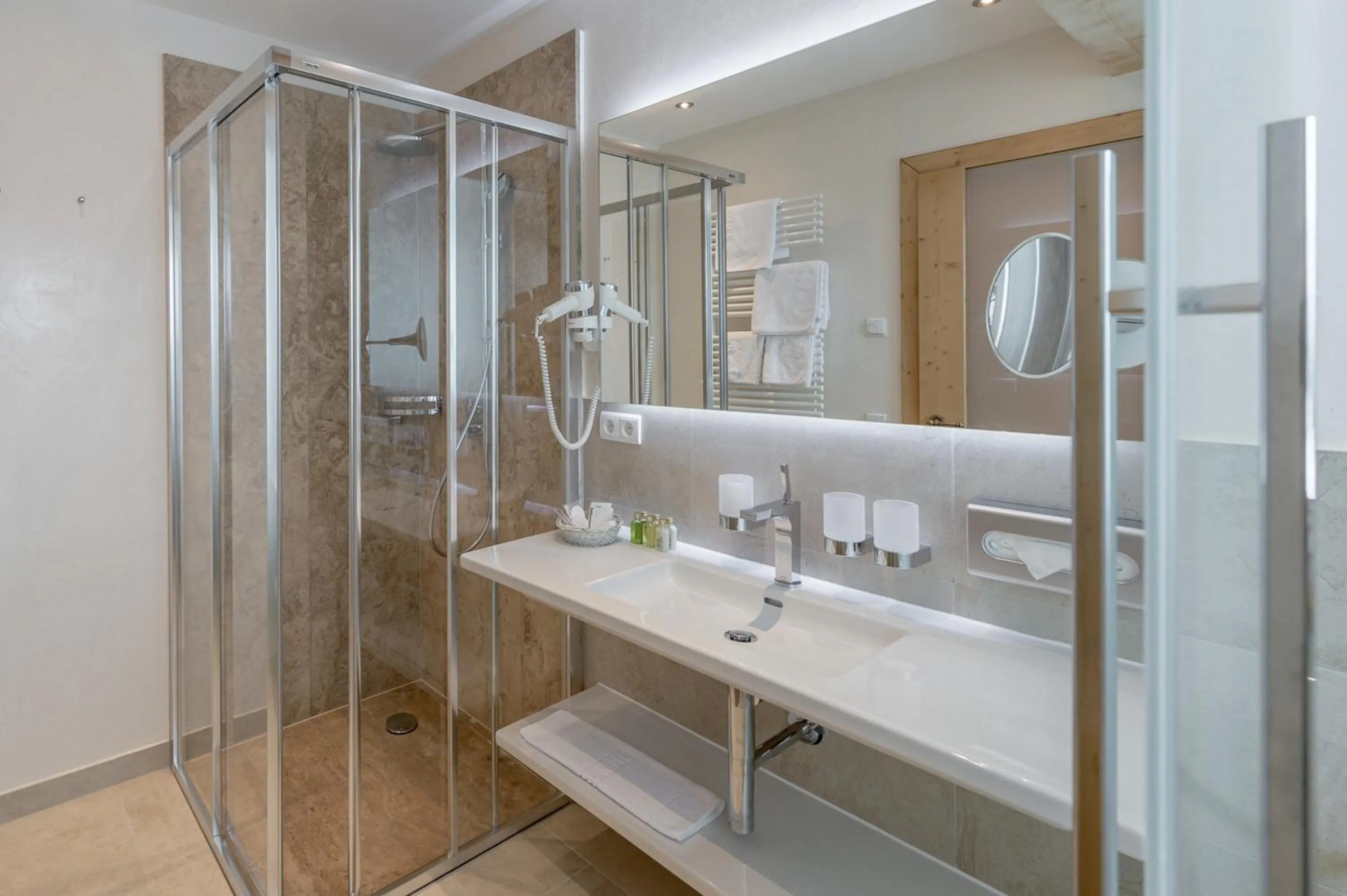 Shower in SKI - GOLF - WELLNESS Hotel Riml