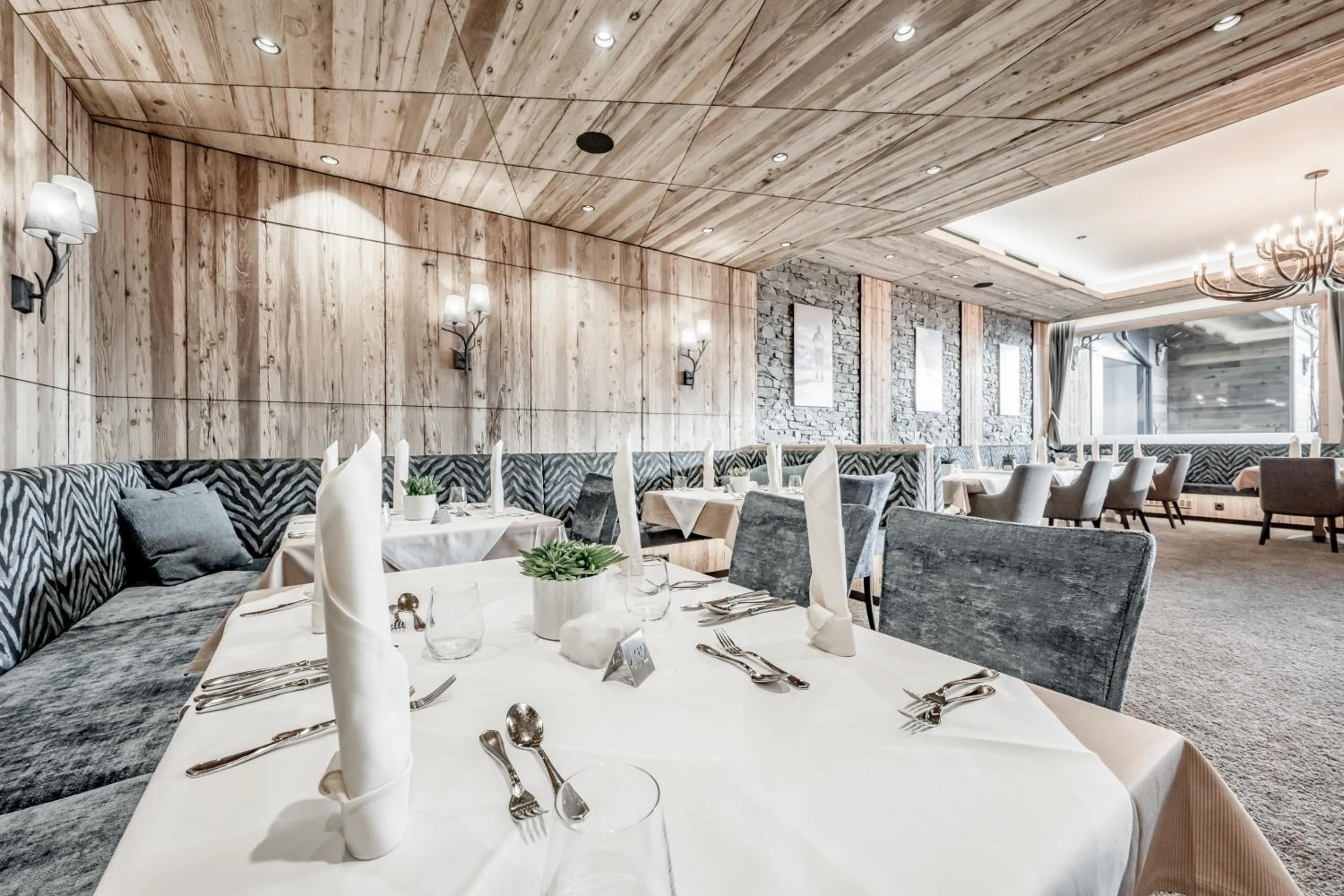Dining area in SKI - GOLF - WELLNESS Hotel Riml