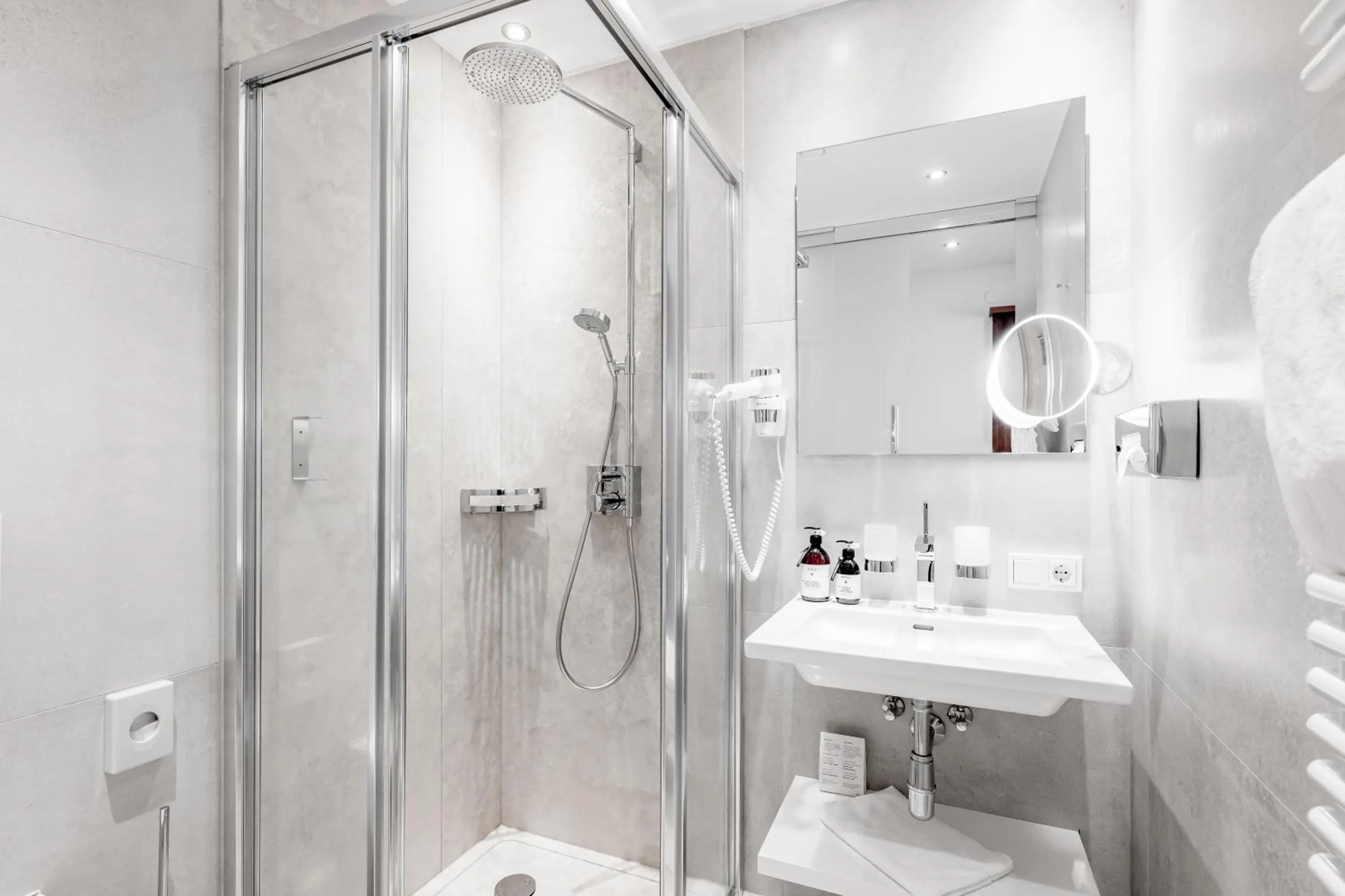 Toilet in SKI - GOLF - WELLNESS Hotel Riml