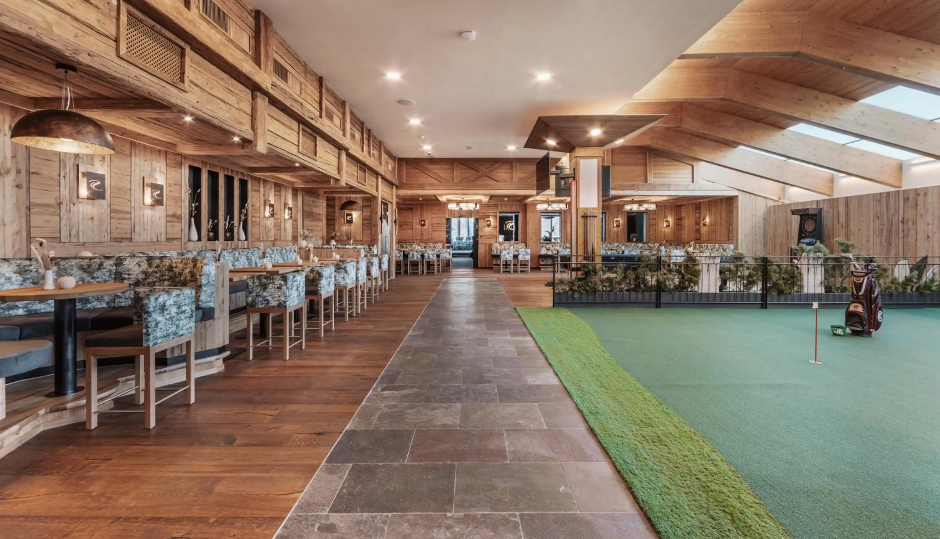 Communal lounge/ TV room in SKI - GOLF - WELLNESS Hotel Riml