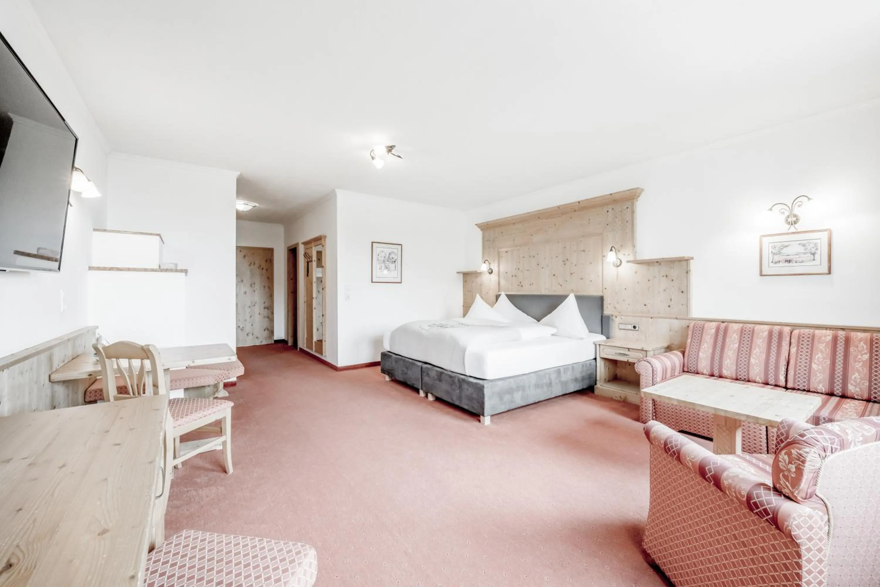 Staff, Bed in SKI - GOLF - WELLNESS Hotel Riml