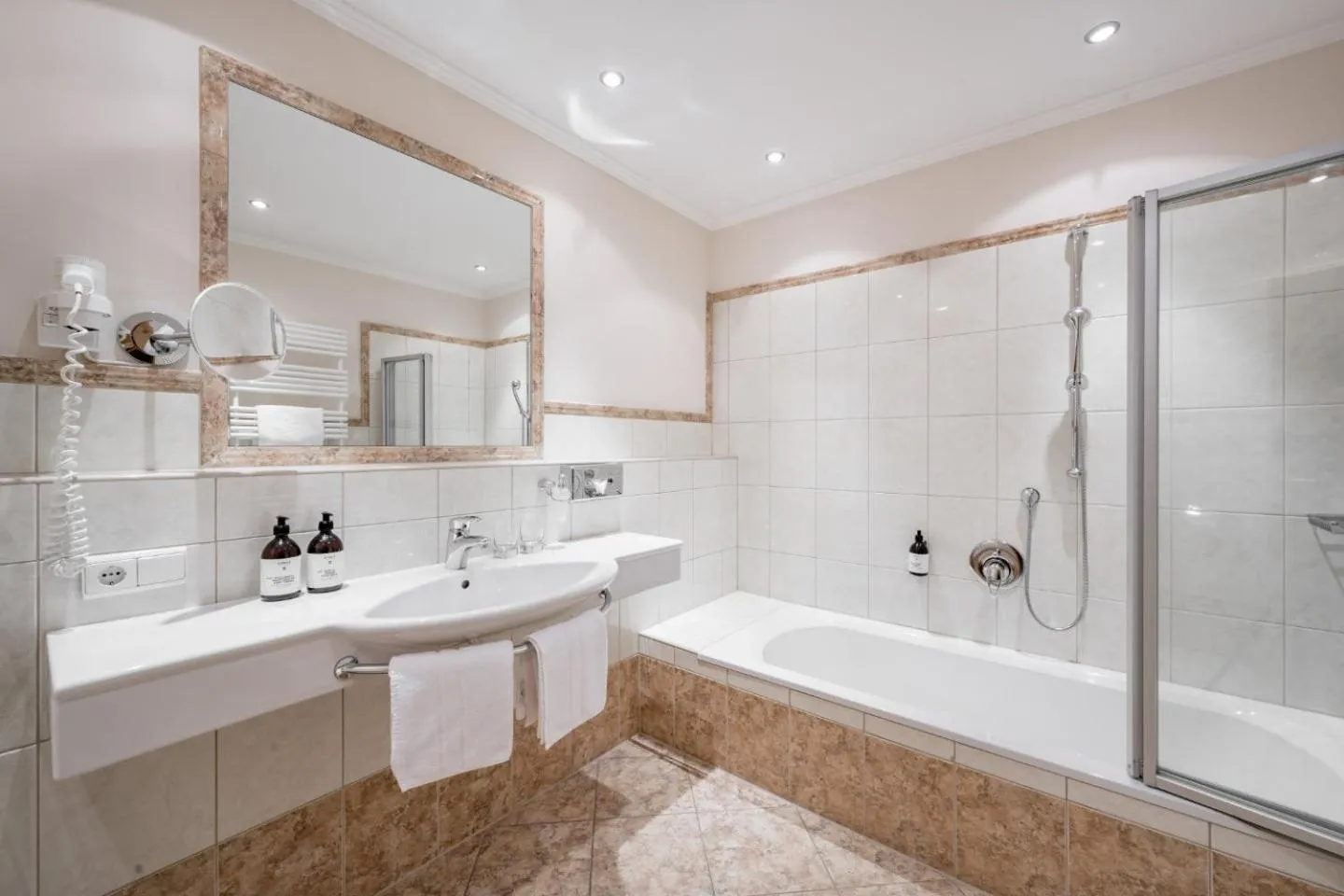 Bath in SKI - GOLF - WELLNESS Hotel Riml