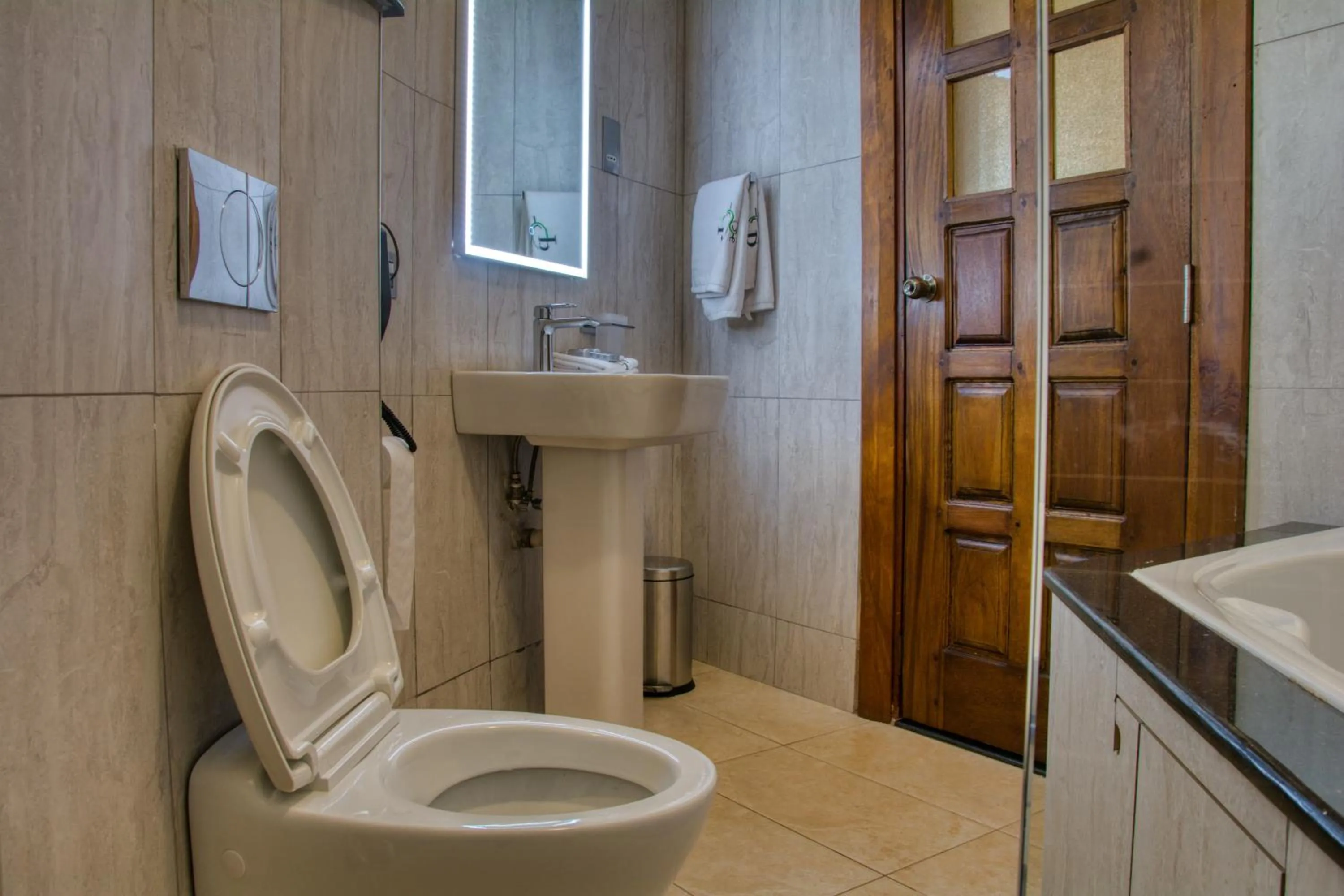 Toilet in Aberdare Prestige & Royal Cottages