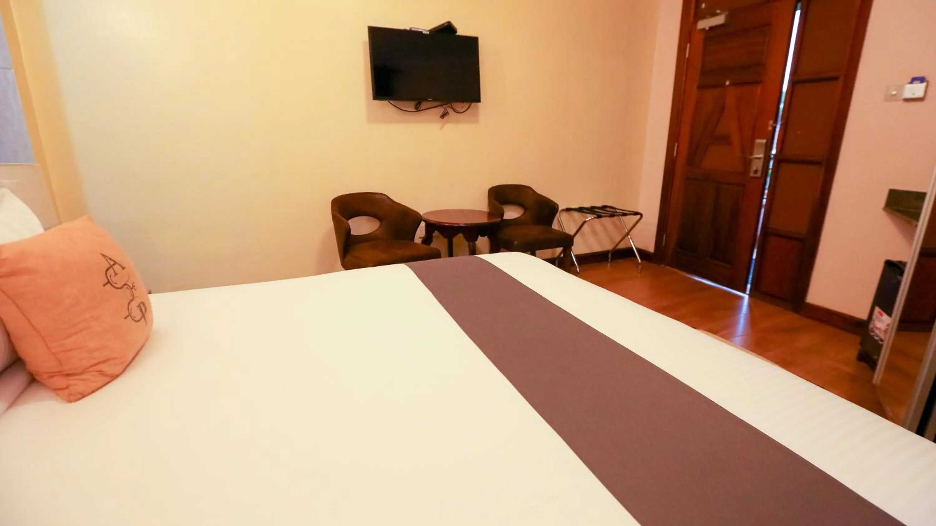 Bed in Aberdare Prestige & Royal Cottages