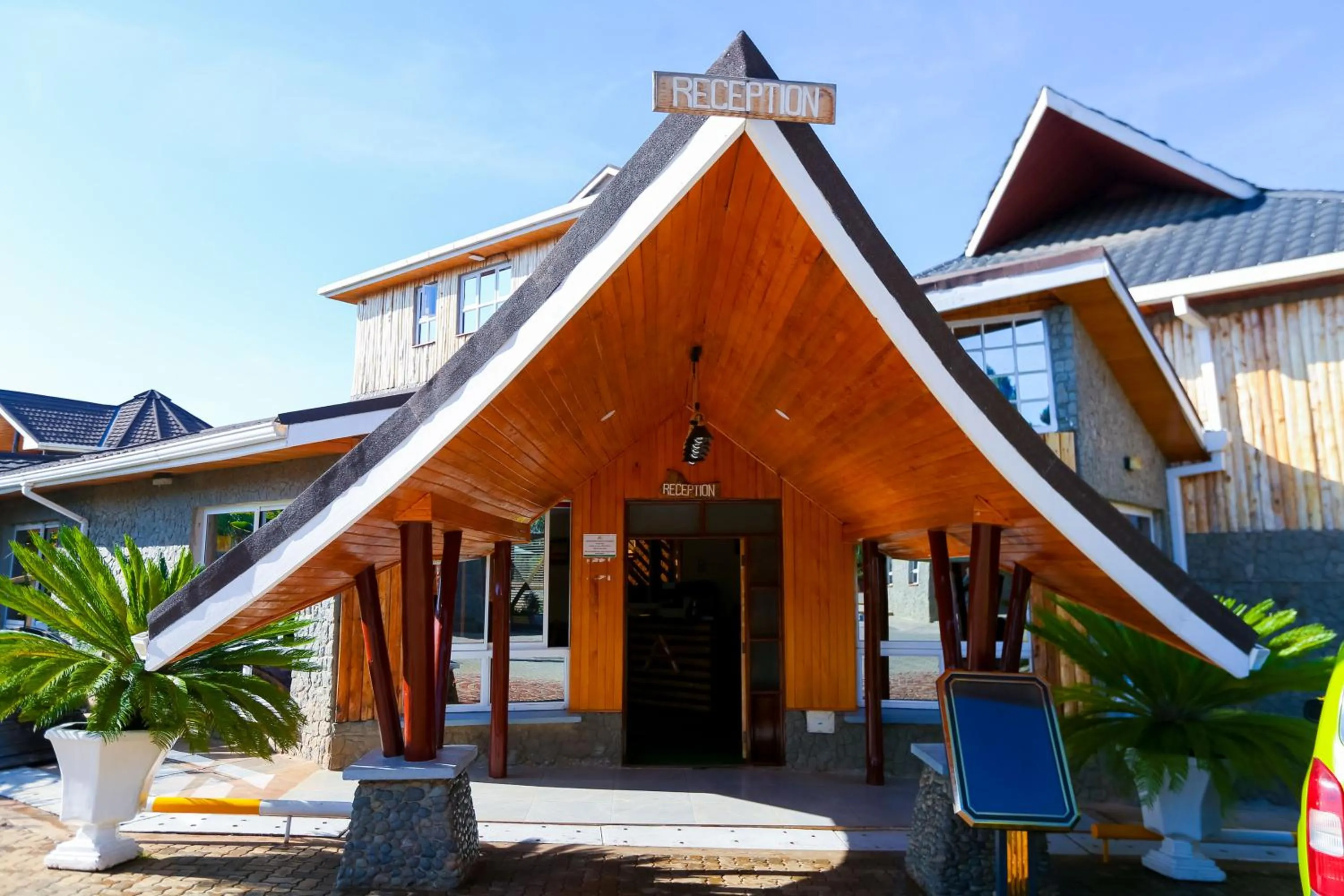 Lobby or reception in Aberdare Prestige & Royal Cottages