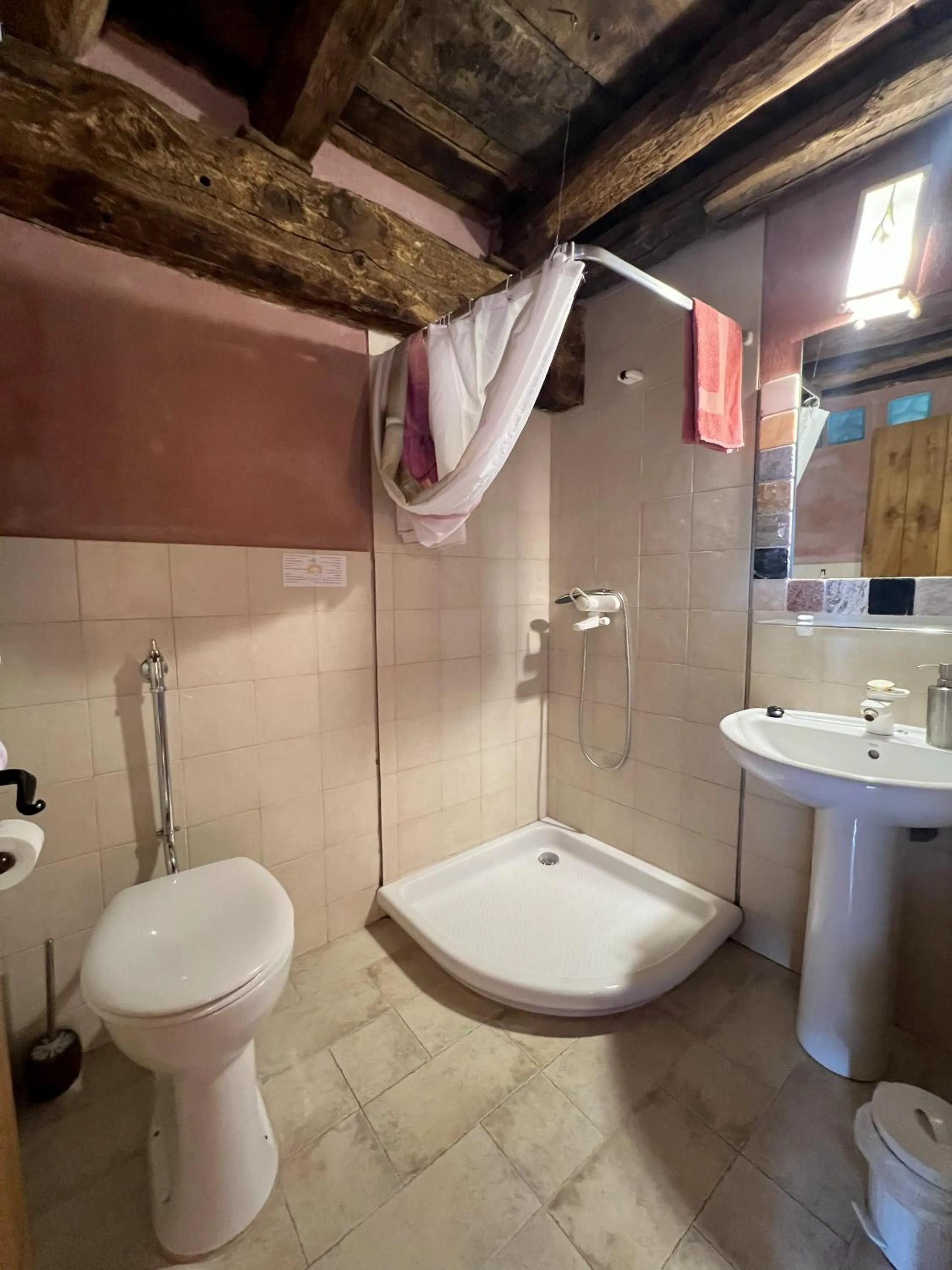 Bathroom in Casa Rural Ecológica Kaaño Etxea