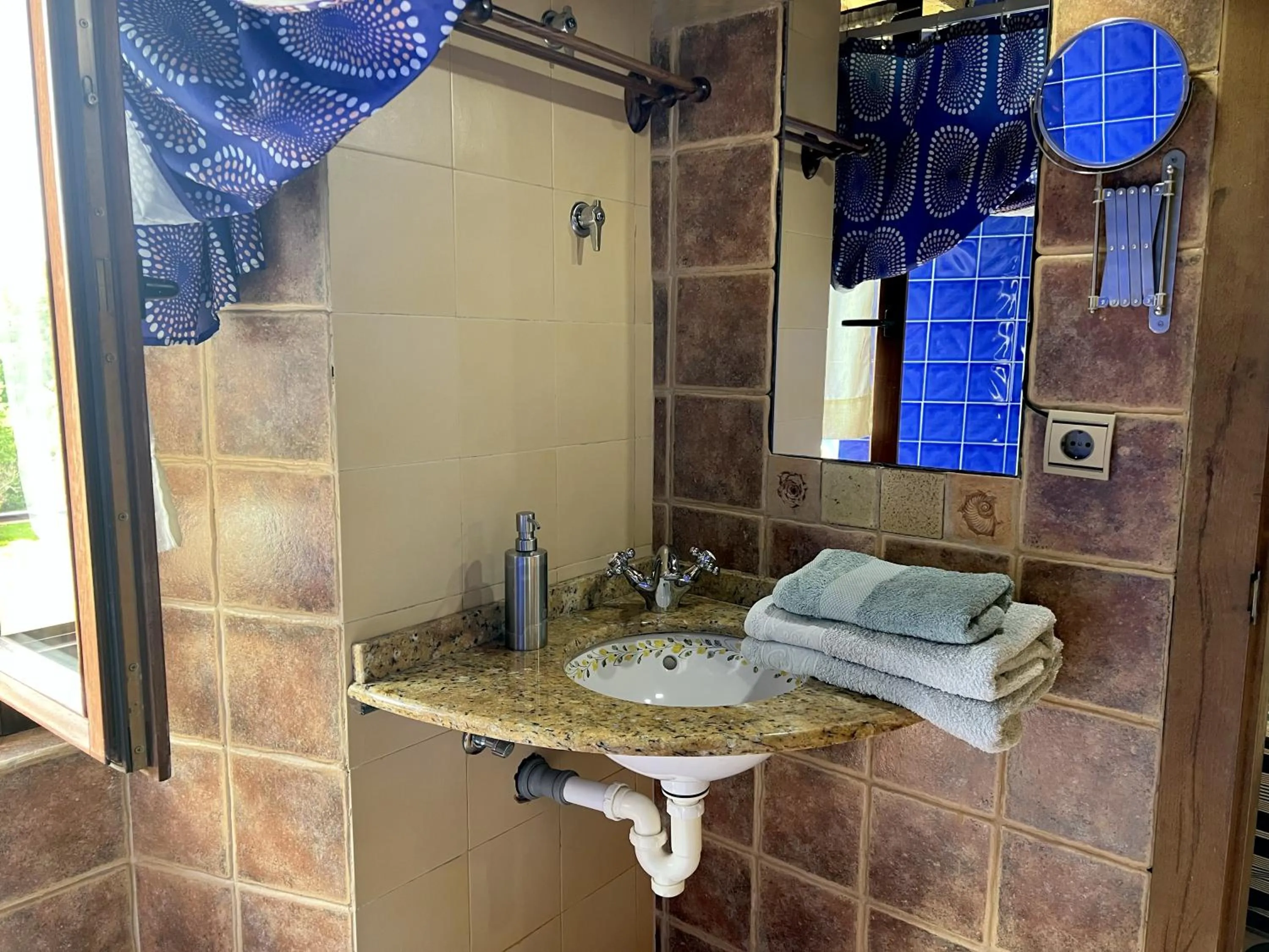 Bathroom in Casa Rural Ecológica Kaaño Etxea