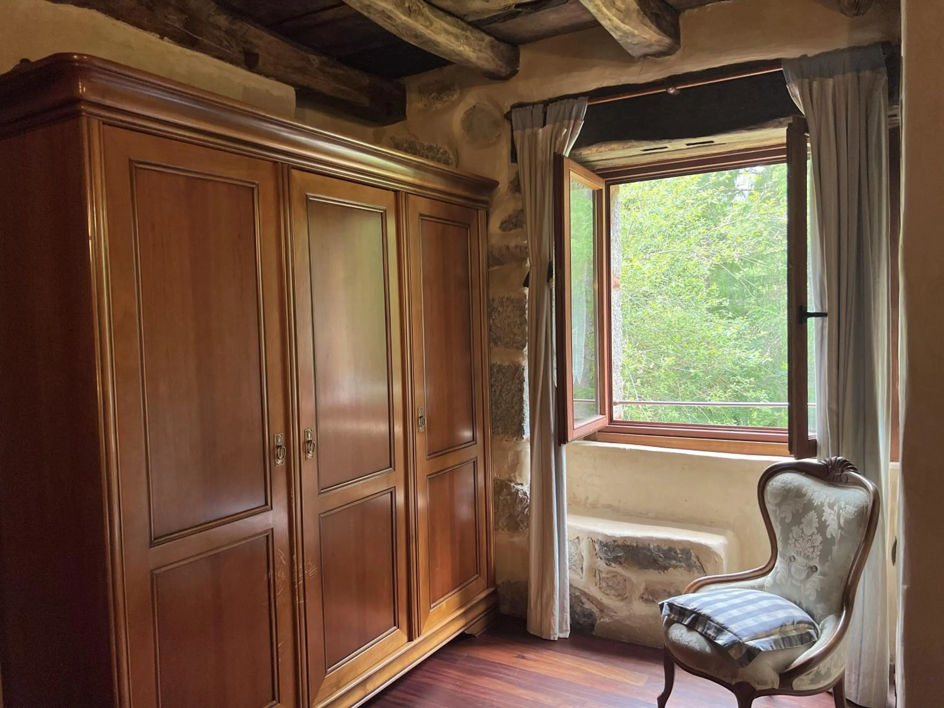 furniture in Casa Rural Ecológica Kaaño Etxea