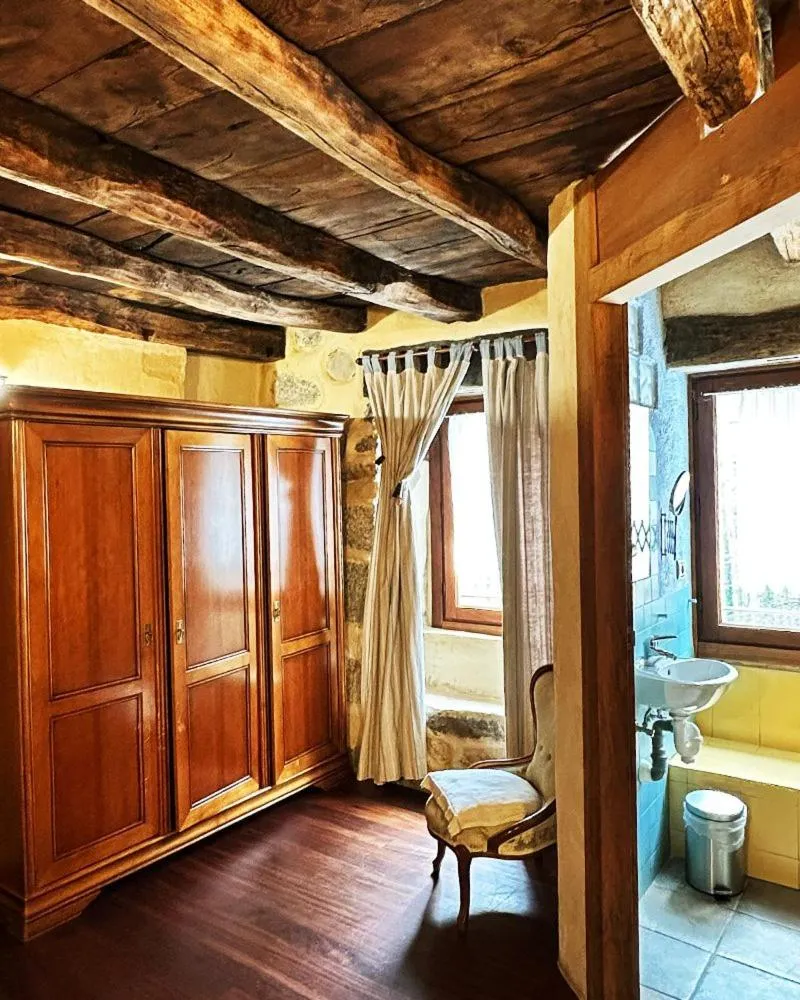 Photo of the whole room in Casa Rural Ecológica Kaaño Etxea