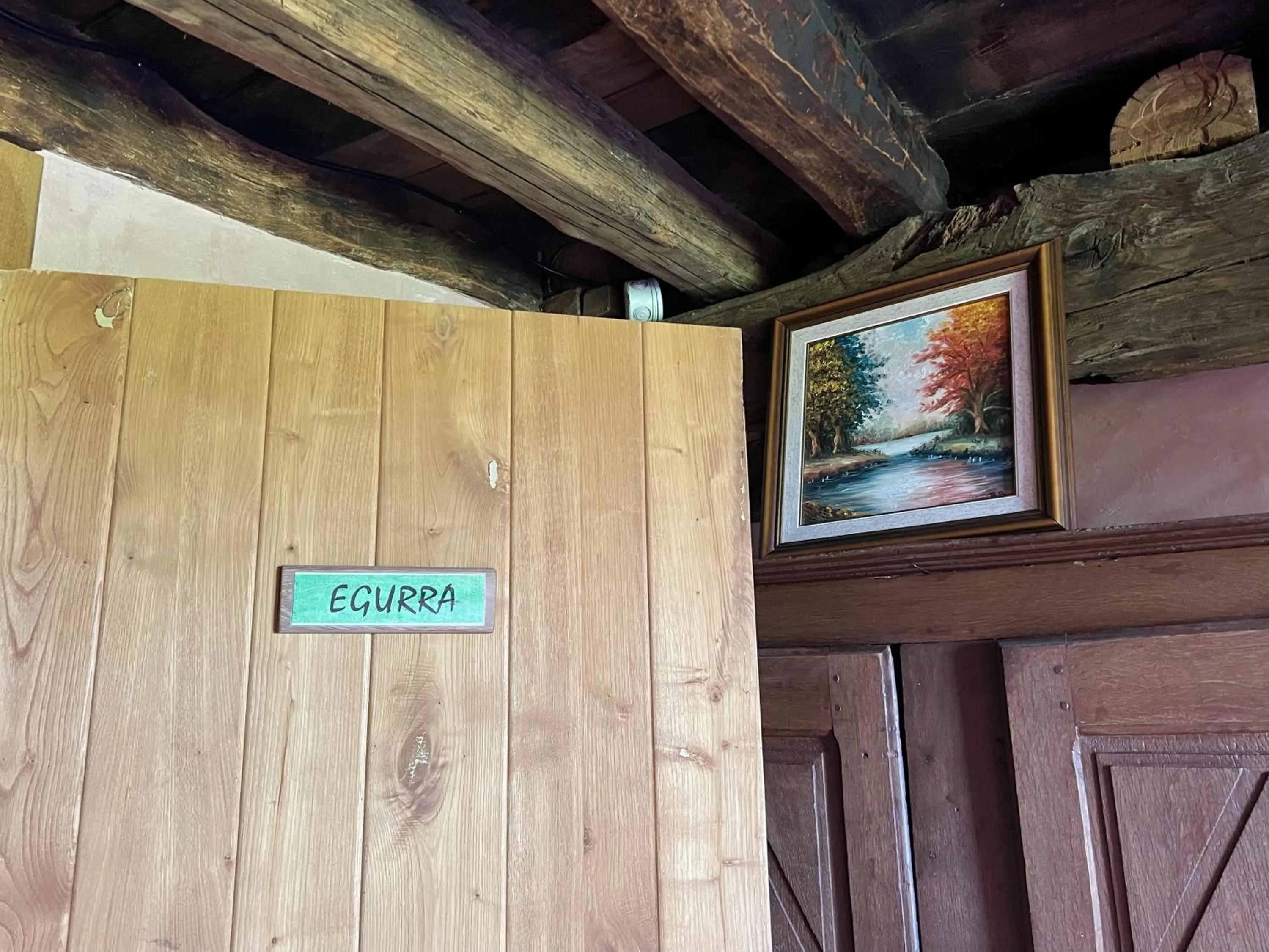 Photo of the whole room in Casa Rural Ecológica Kaaño Etxea