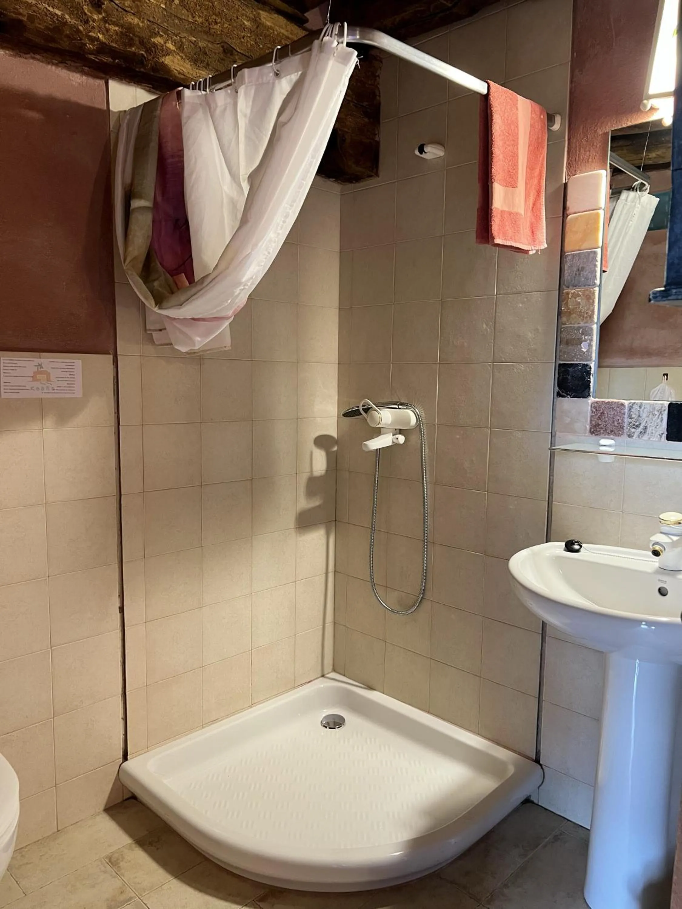 Shower in Casa Rural Ecológica Kaaño Etxea