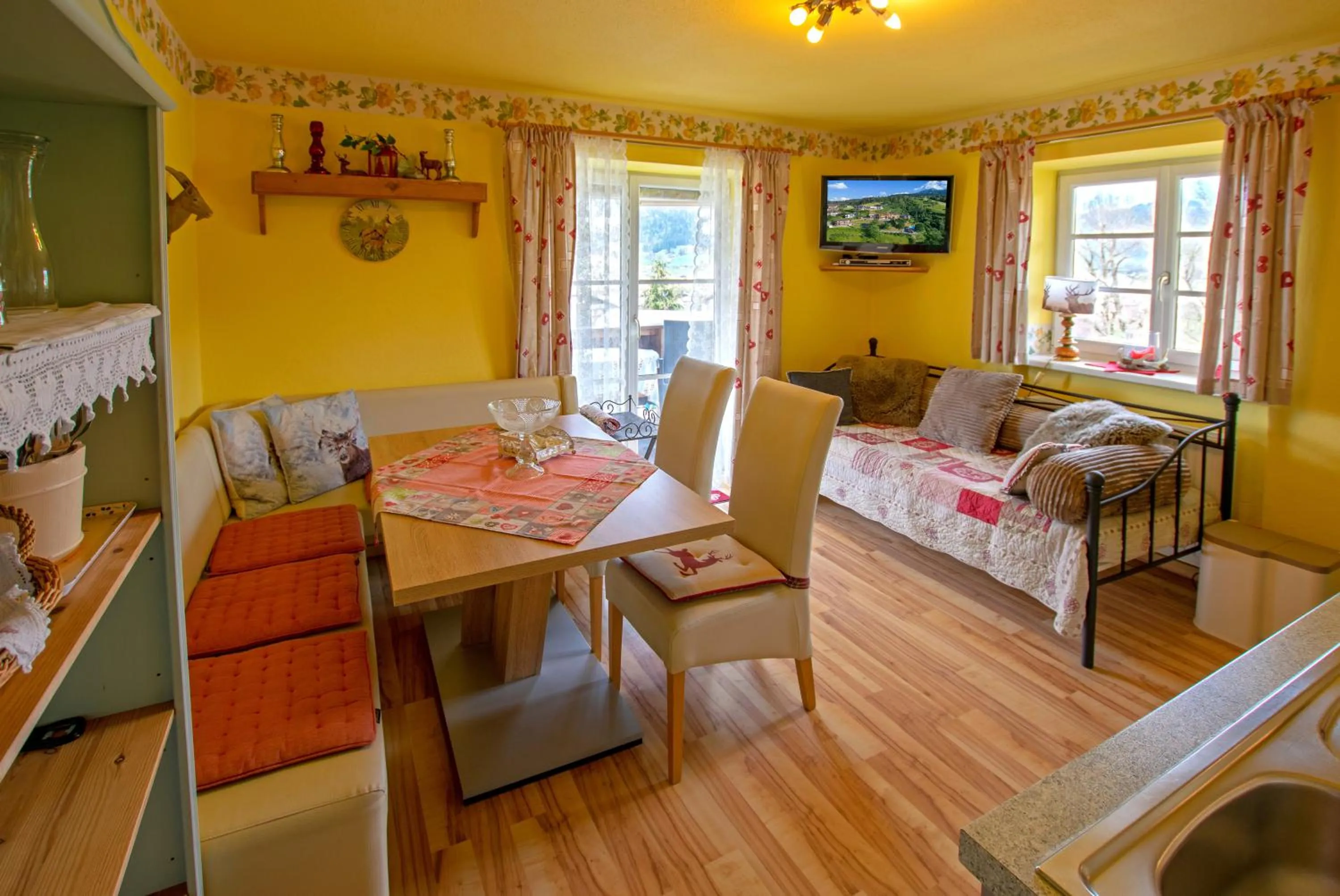 Kitchen or kitchenette in Romantik Aparthotel Sonnleitn