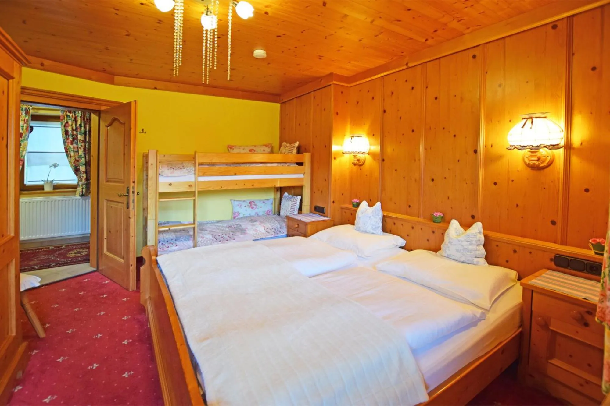 Photo of the whole room, Bed in Romantik Aparthotel Sonnleitn