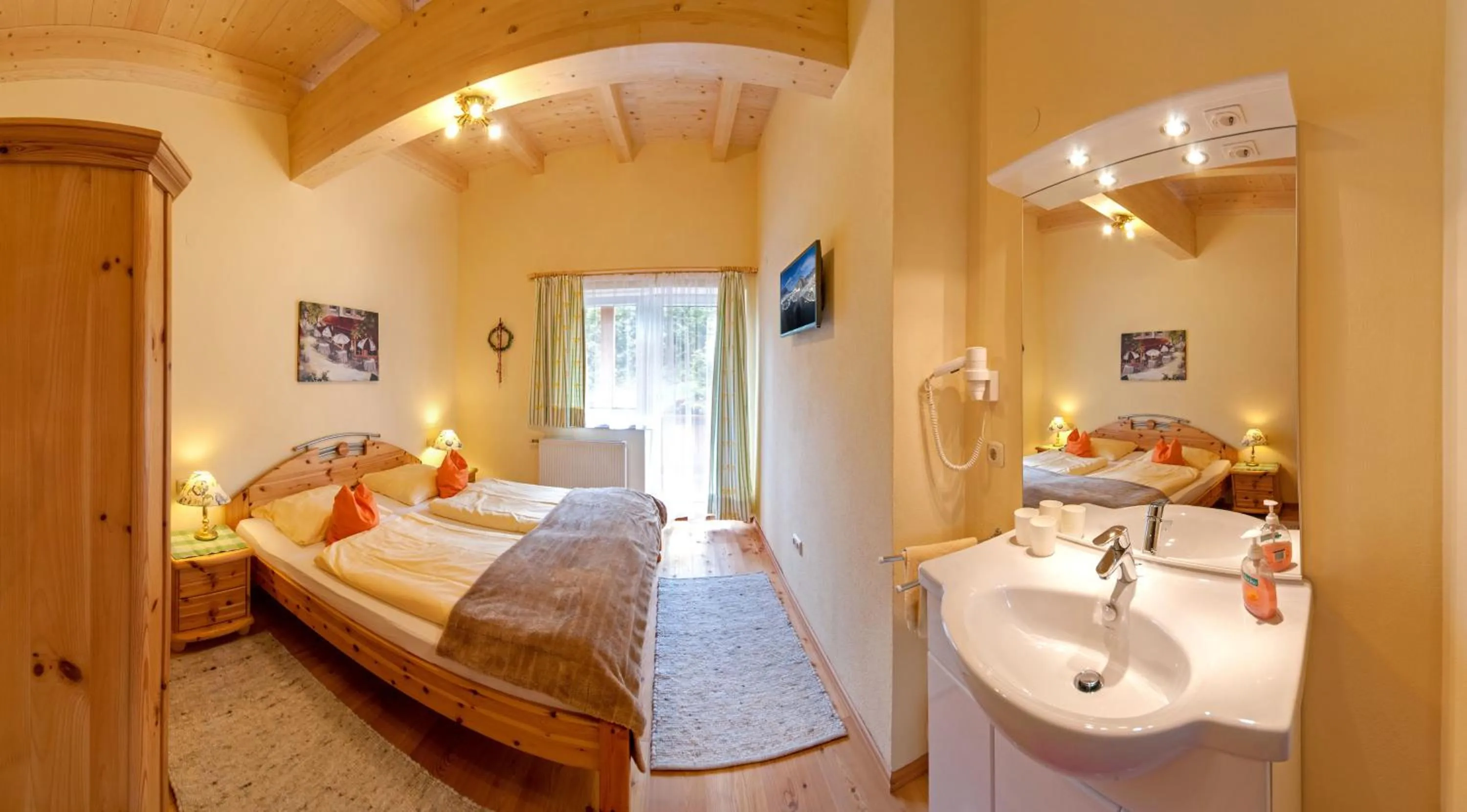 Photo of the whole room, Bed in Romantik Aparthotel Sonnleitn