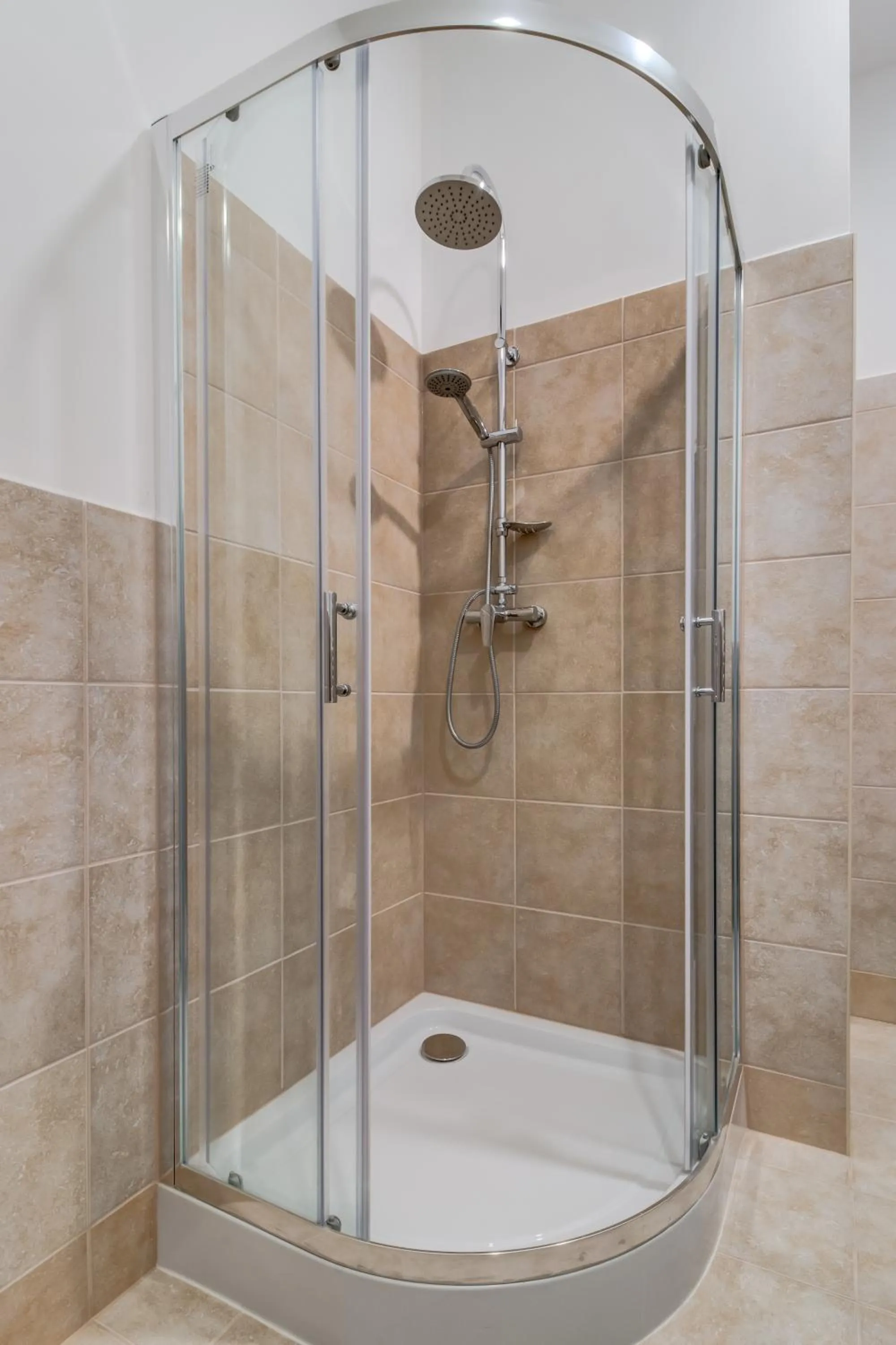 Shower in Hotel Maxim